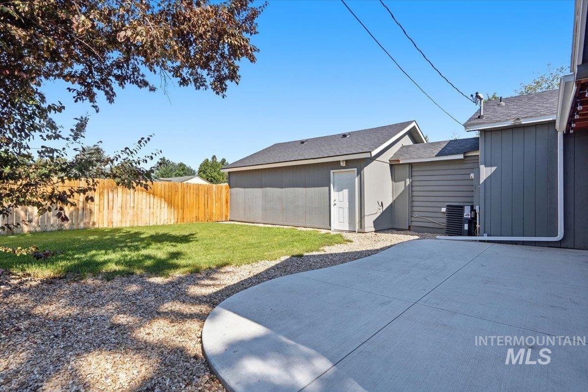 3029 N Maple Grove Rd, Boise, Idaho 83704, 3 Bedrooms, 2 Bathrooms, Residential Income For Sale, Price $499,000, 98996233
