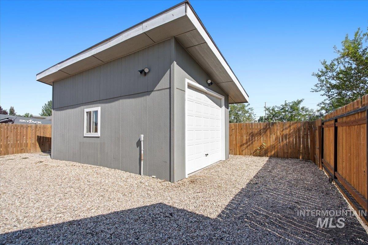 3029 N Maple Grove Rd, Boise, Idaho 83704, 3 Bedrooms, 2 Bathrooms, Residential Income For Sale, Price $499,000, 98996233