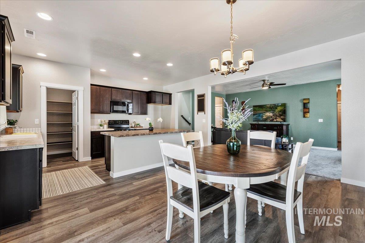 2617 W Snyder St., Meridian, Idaho 83642, 3 Bedrooms, 2.5 Bathrooms, Residential For Sale, Price $582,962,MLS 98996235