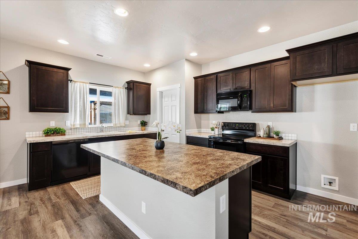 2617 W Snyder St., Meridian, Idaho 83642, 3 Bedrooms, 2.5 Bathrooms, Residential For Sale, Price $582,962,MLS 98996235