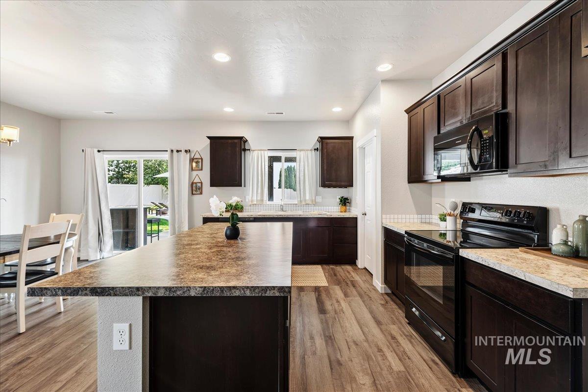 2617 W Snyder St., Meridian, Idaho 83642, 3 Bedrooms, 2.5 Bathrooms, Residential For Sale, Price $582,962,MLS 98996235
