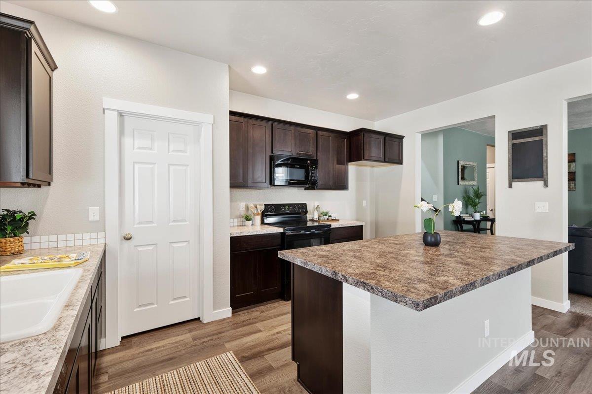 2617 W Snyder St., Meridian, Idaho 83642, 3 Bedrooms, 2.5 Bathrooms, Residential For Sale, Price $582,962,MLS 98996235