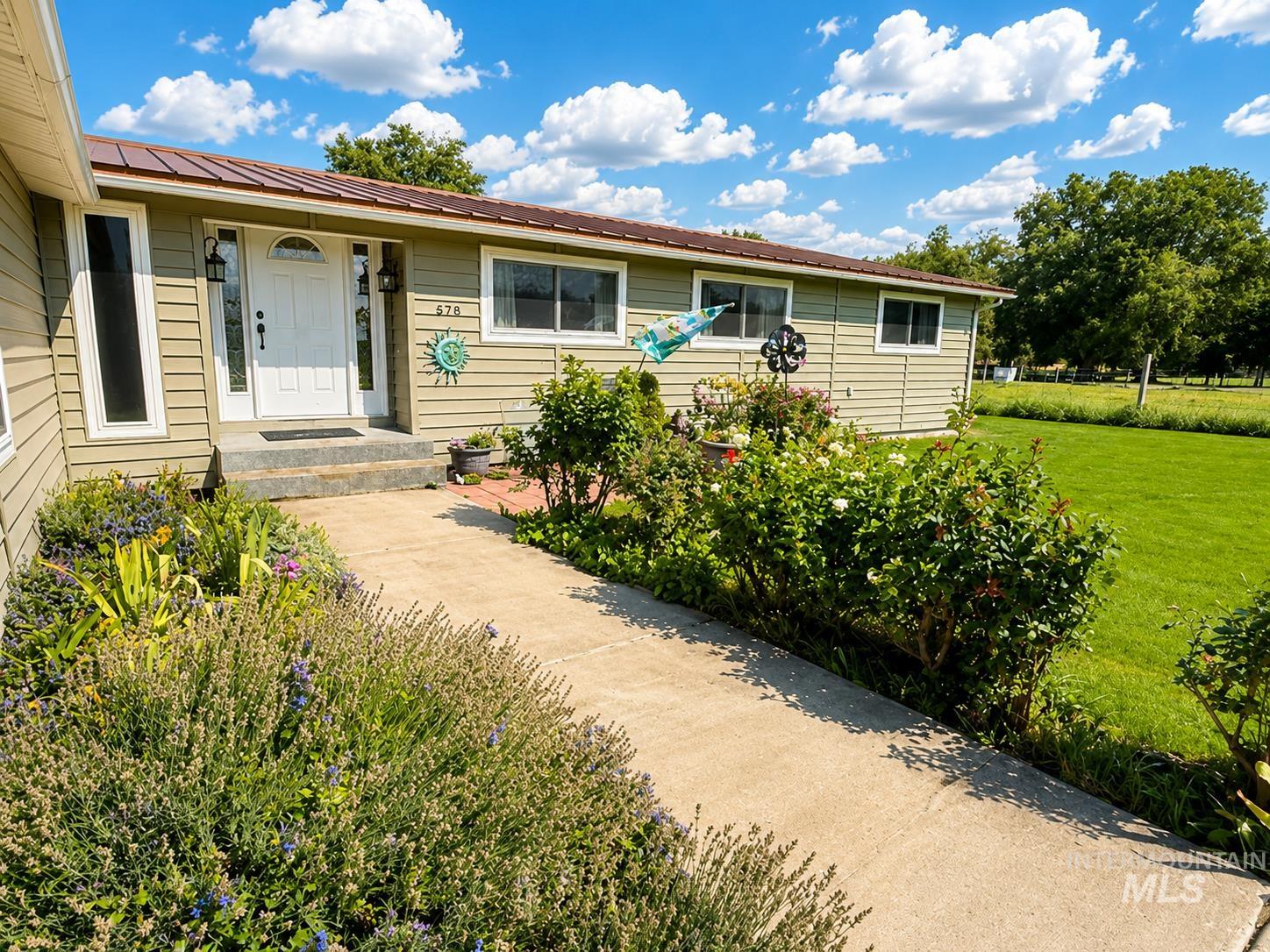 678 N Elmore Ave, Glenns Ferry, Idaho 83623, 4 Bedrooms, 2 Bathrooms, Residential For Sale, Price $599,000,MLS 98996247