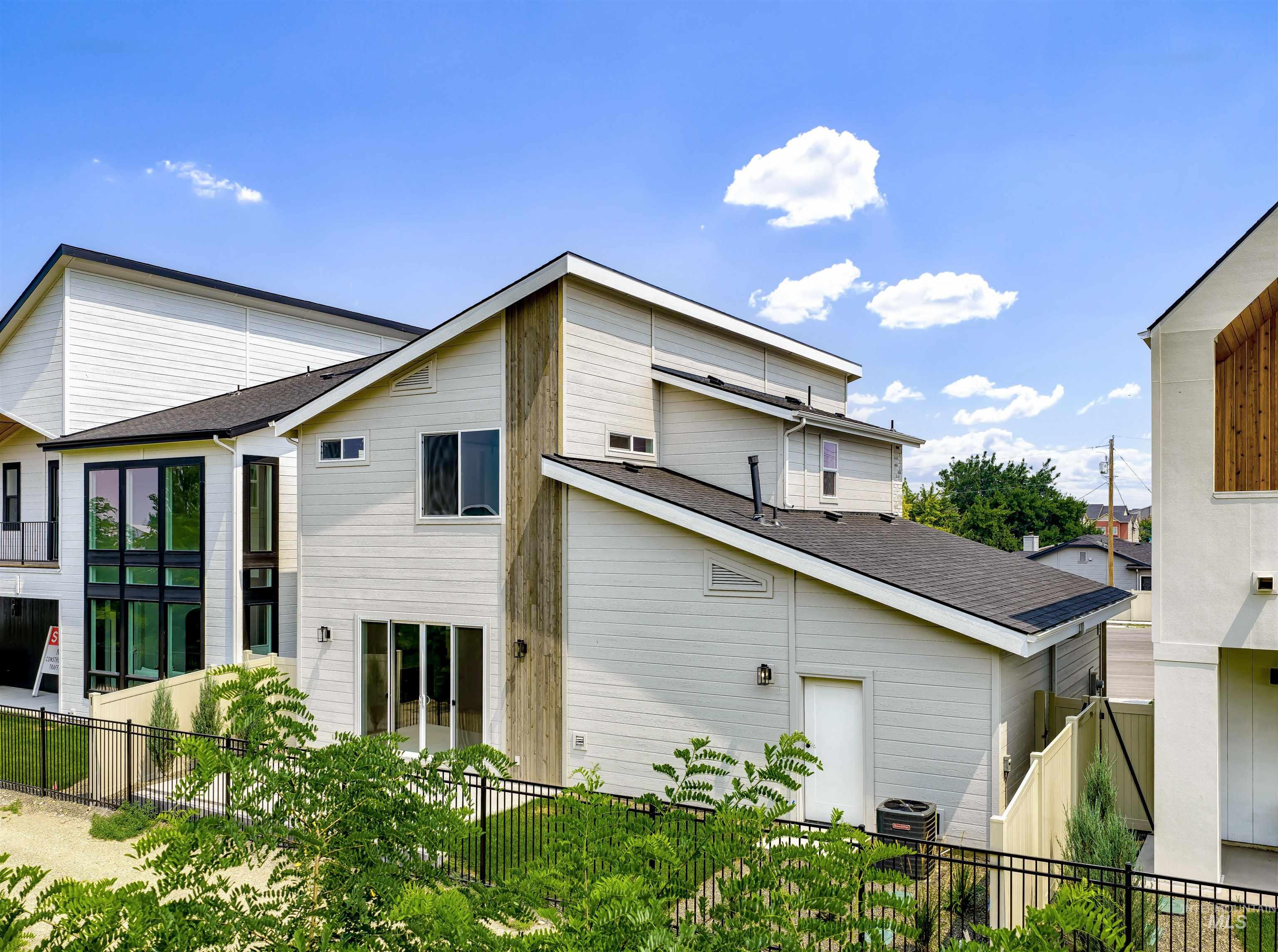 45 N Feather Reed Ave., Meridian, Idaho 83642, 3 Bedrooms, 2.5 Bathrooms, Residential For Sale, Price $549,900,MLS 98996248