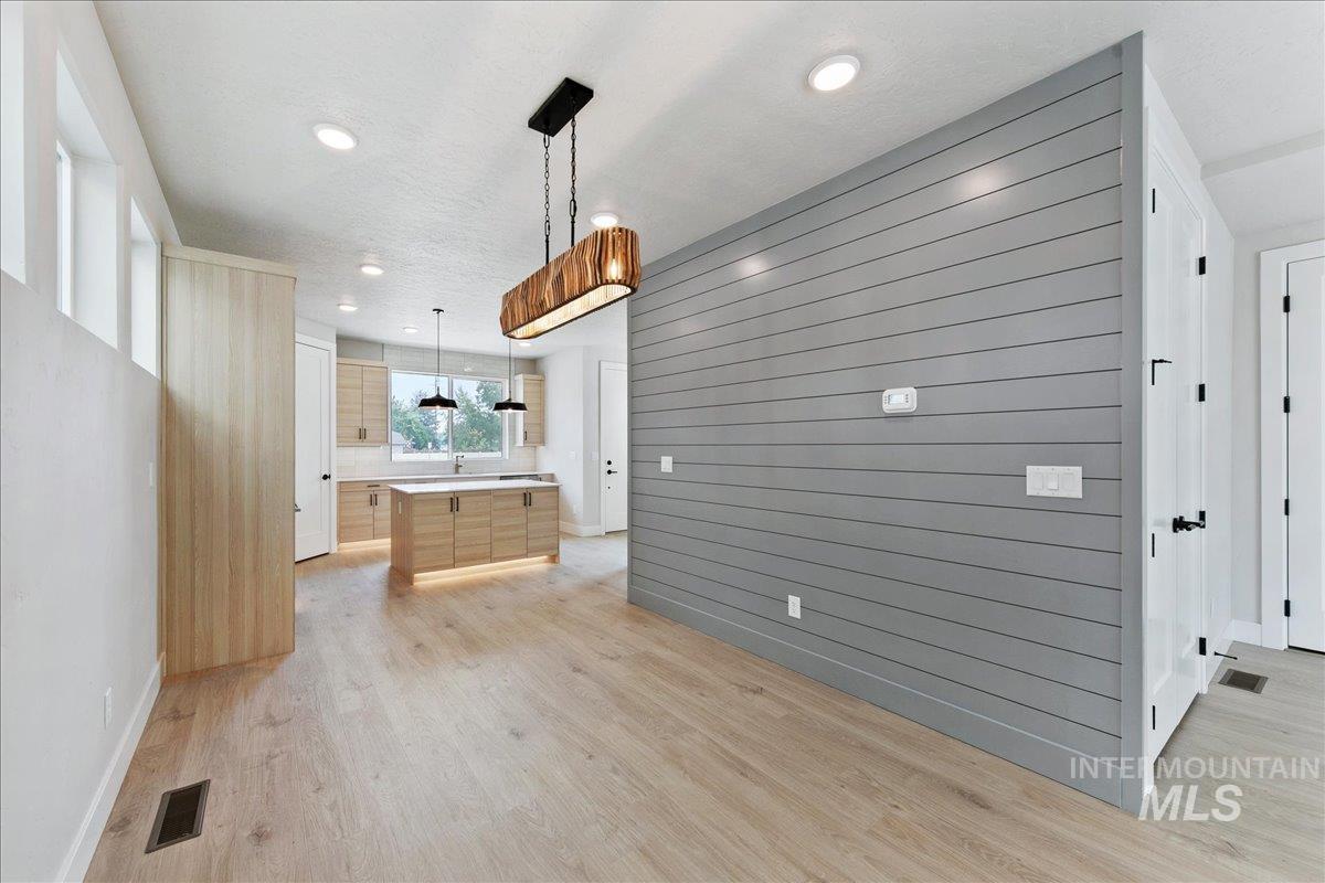 45 N Feather Reed Ave., Meridian, Idaho 83642, 3 Bedrooms, 2.5 Bathrooms, Residential For Sale, Price $549,900,MLS 98996248