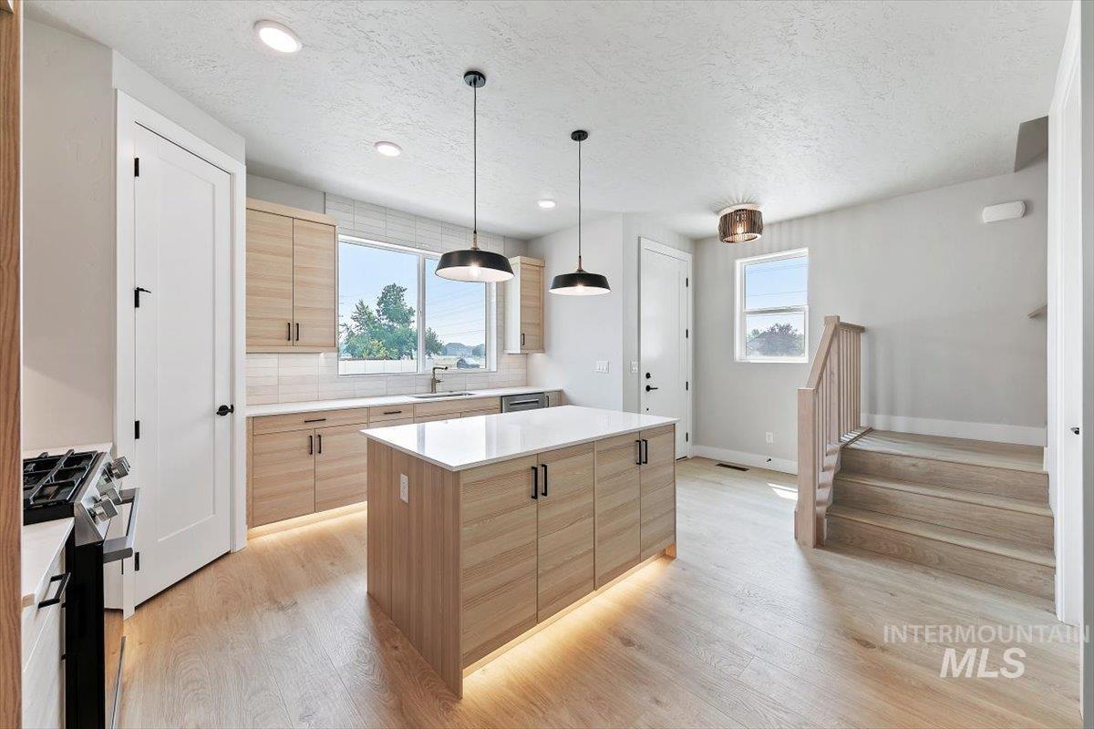 45 N Feather Reed Ave., Meridian, Idaho 83642, 3 Bedrooms, 2.5 Bathrooms, Residential For Sale, Price $549,900,MLS 98996248