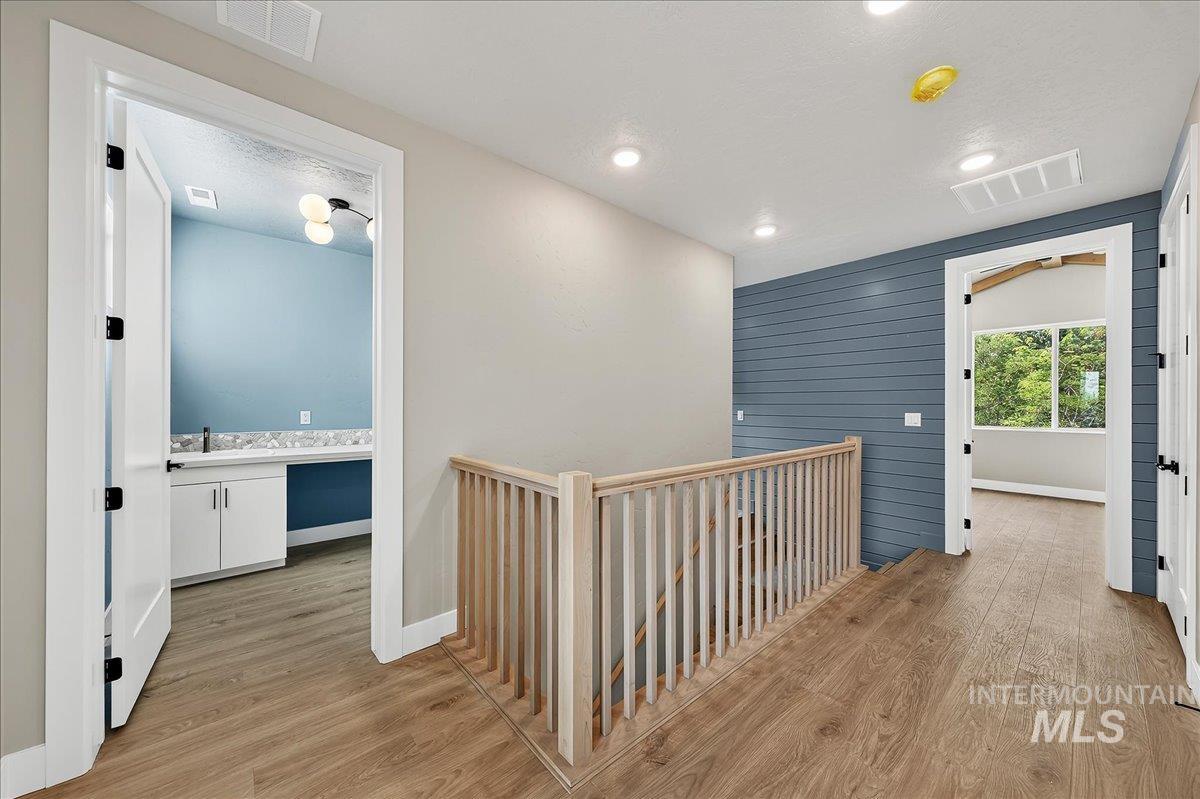 45 N Feather Reed Ave., Meridian, Idaho 83642, 3 Bedrooms, 2.5 Bathrooms, Residential For Sale, Price $549,900,MLS 98996248