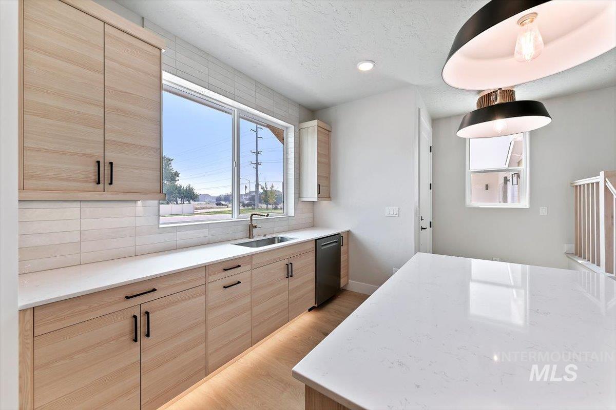 45 N Feather Reed Ave., Meridian, Idaho 83642, 3 Bedrooms, 2.5 Bathrooms, Residential For Sale, Price $549,900,MLS 98996248