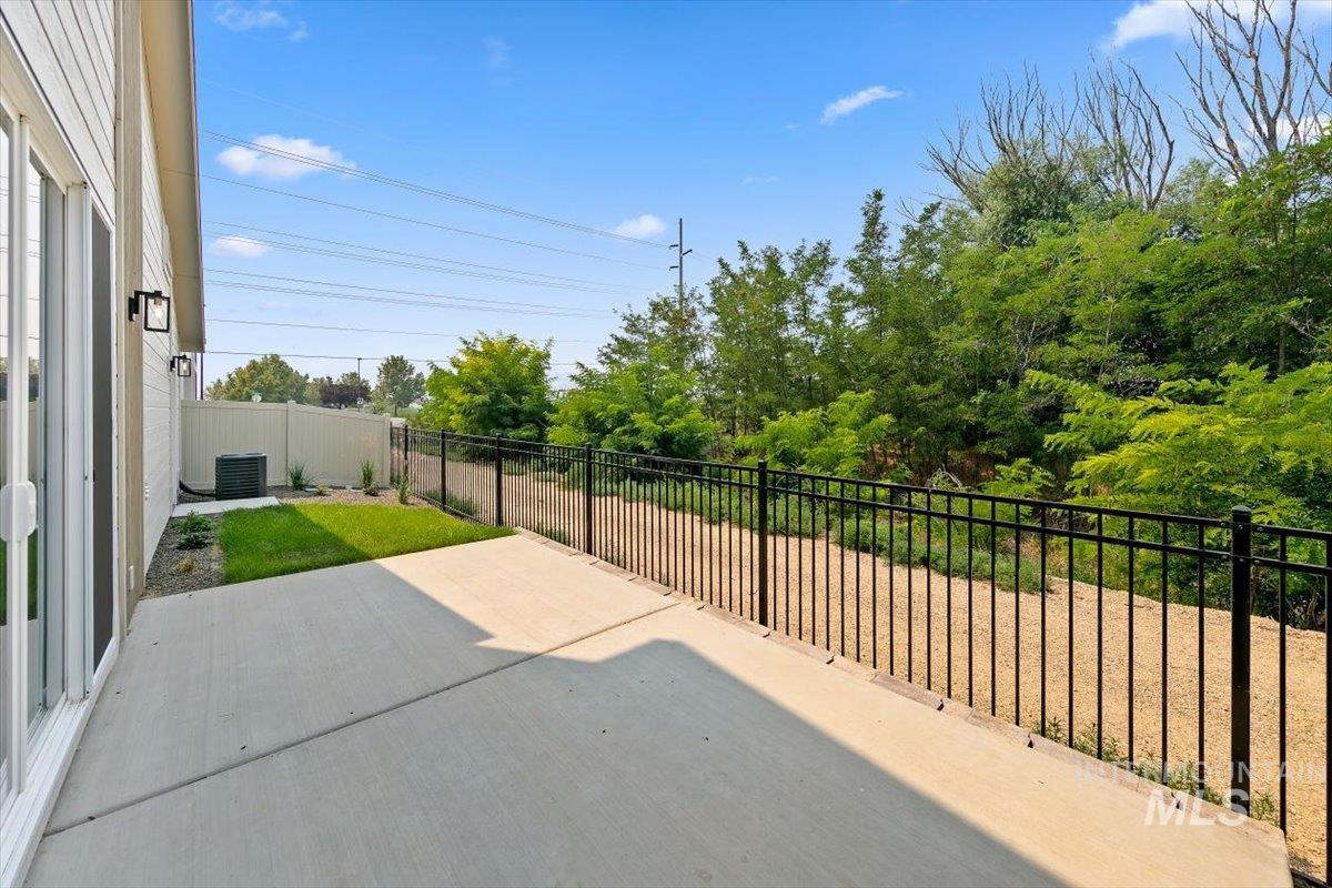 45 N Feather Reed Ave., Meridian, Idaho 83642, 3 Bedrooms, 2.5 Bathrooms, Residential For Sale, Price $549,900,MLS 98996248
