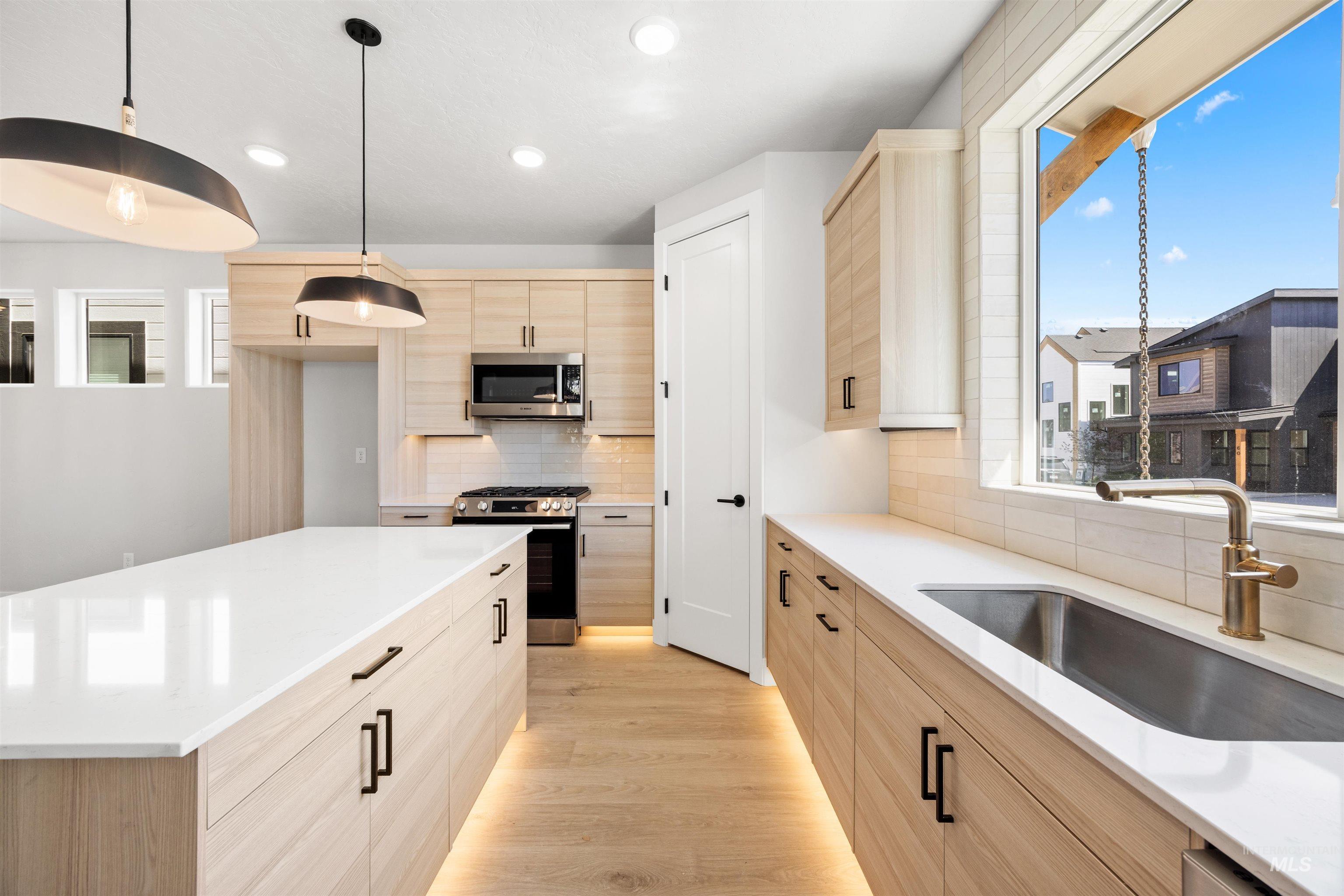 45 N Feather Reed Ave., Meridian, Idaho 83642, 3 Bedrooms, 2.5 Bathrooms, Residential For Sale, Price $549,900,MLS 98996248