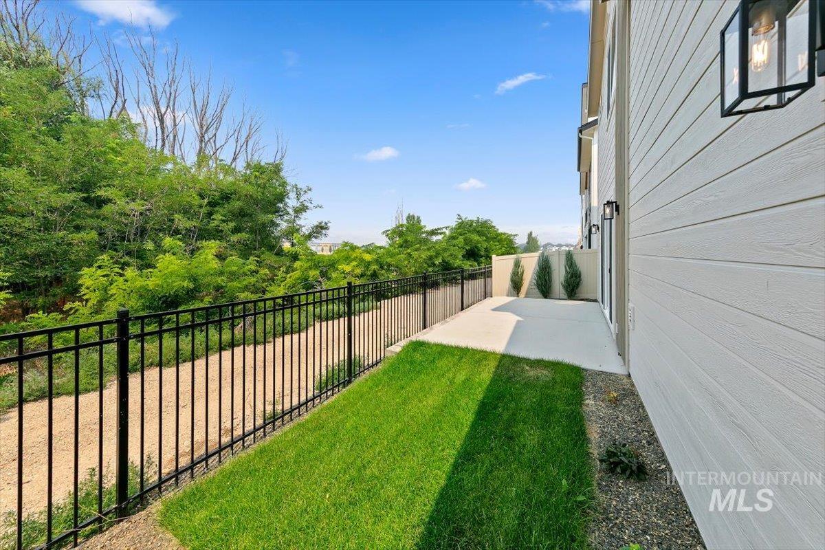 45 N Feather Reed Ave., Meridian, Idaho 83642, 3 Bedrooms, 2.5 Bathrooms, Residential For Sale, Price $549,900,MLS 98996248