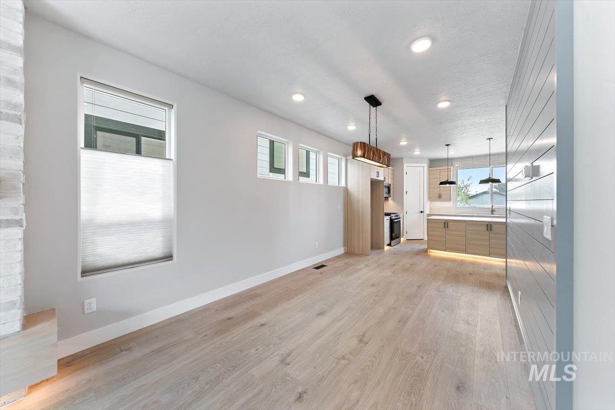 45 N Feather Reed Ave., Meridian, Idaho 83642, 3 Bedrooms, 2.5 Bathrooms, Residential For Sale, Price $549,900,MLS 98996248