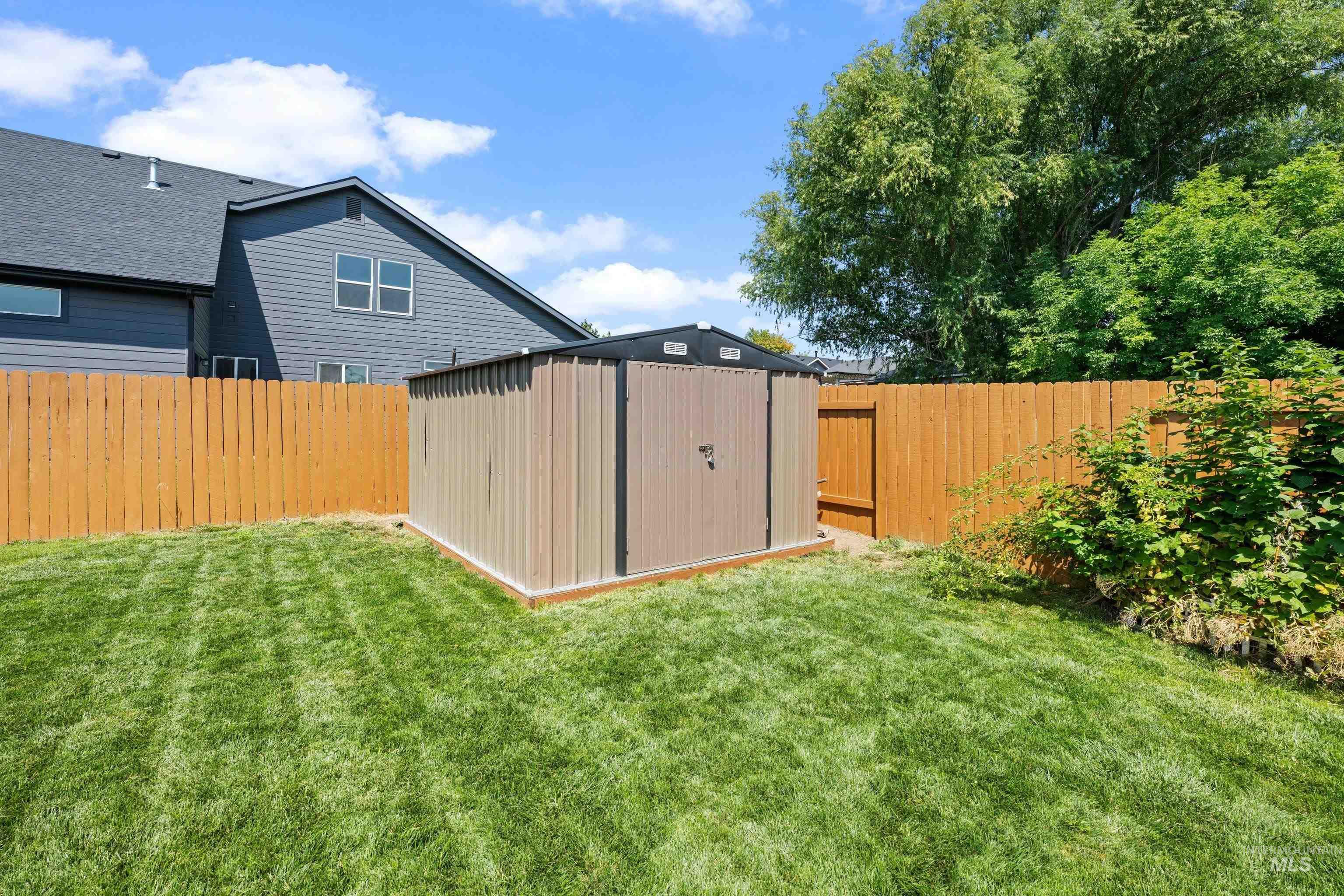 1282 W Castro Dr, Kuna, Idaho 83634, 4 Bedrooms, 3 Bathrooms, Residential For Sale, Price $475,000,MLS 98996251