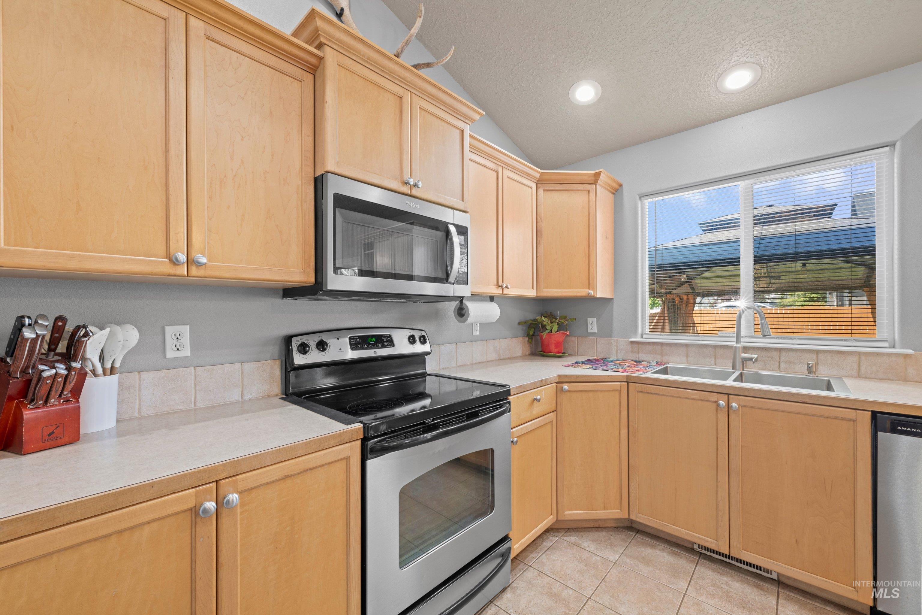 1282 W Castro Dr, Kuna, Idaho 83634, 4 Bedrooms, 3 Bathrooms, Residential For Sale, Price $475,000,MLS 98996251