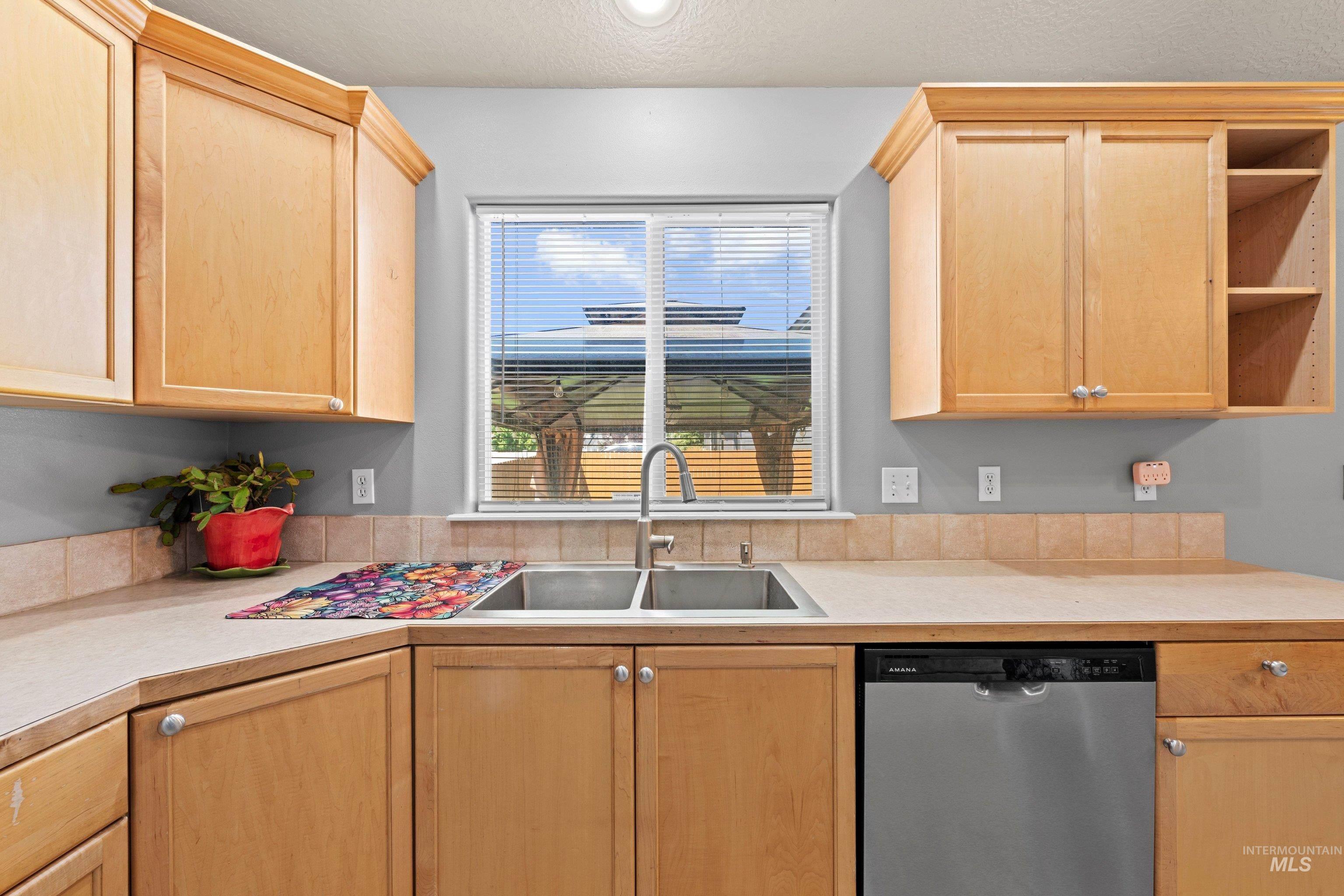 1282 W Castro Dr, Kuna, Idaho 83634, 4 Bedrooms, 3 Bathrooms, Residential For Sale, Price $475,000,MLS 98996251