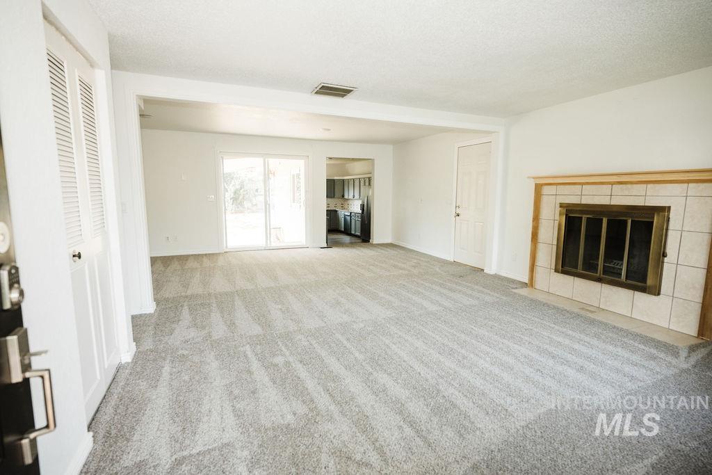 684 Crestview, Twin Falls, Idaho 83301, 4 Bedrooms, 2 Bathrooms, Residential For Sale, Price $364,900, 98996252