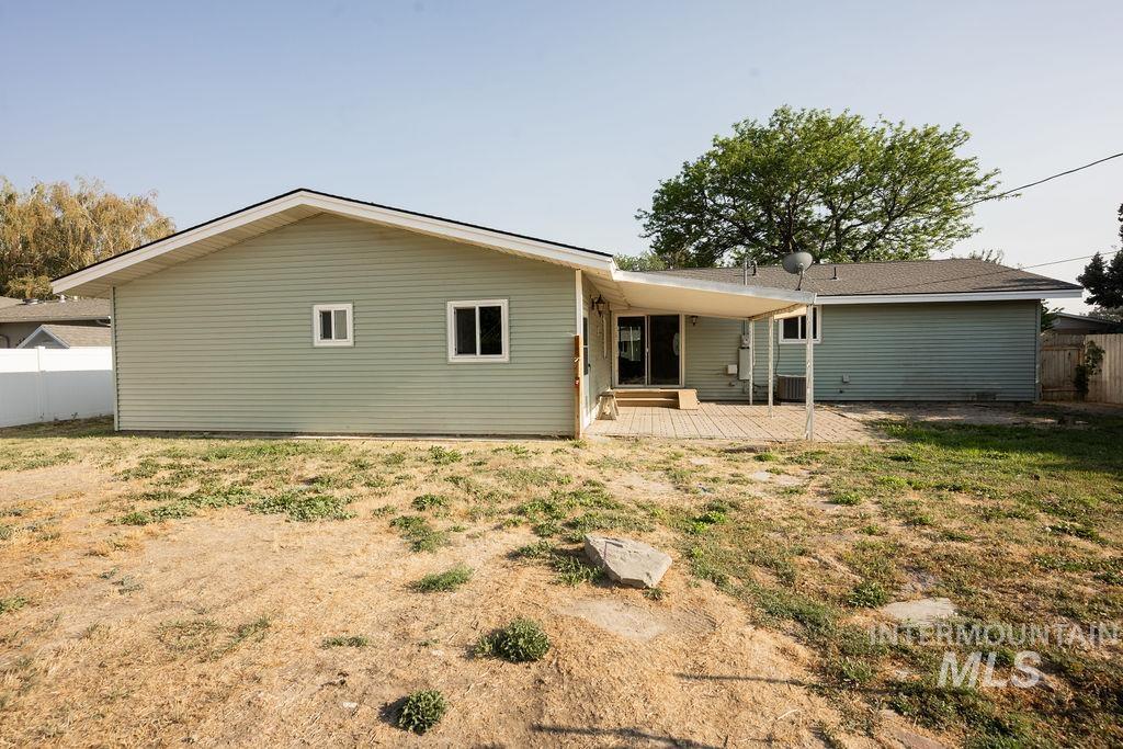684 Crestview, Twin Falls, Idaho 83301, 4 Bedrooms, 2 Bathrooms, Residential For Sale, Price $364,900, 98996252