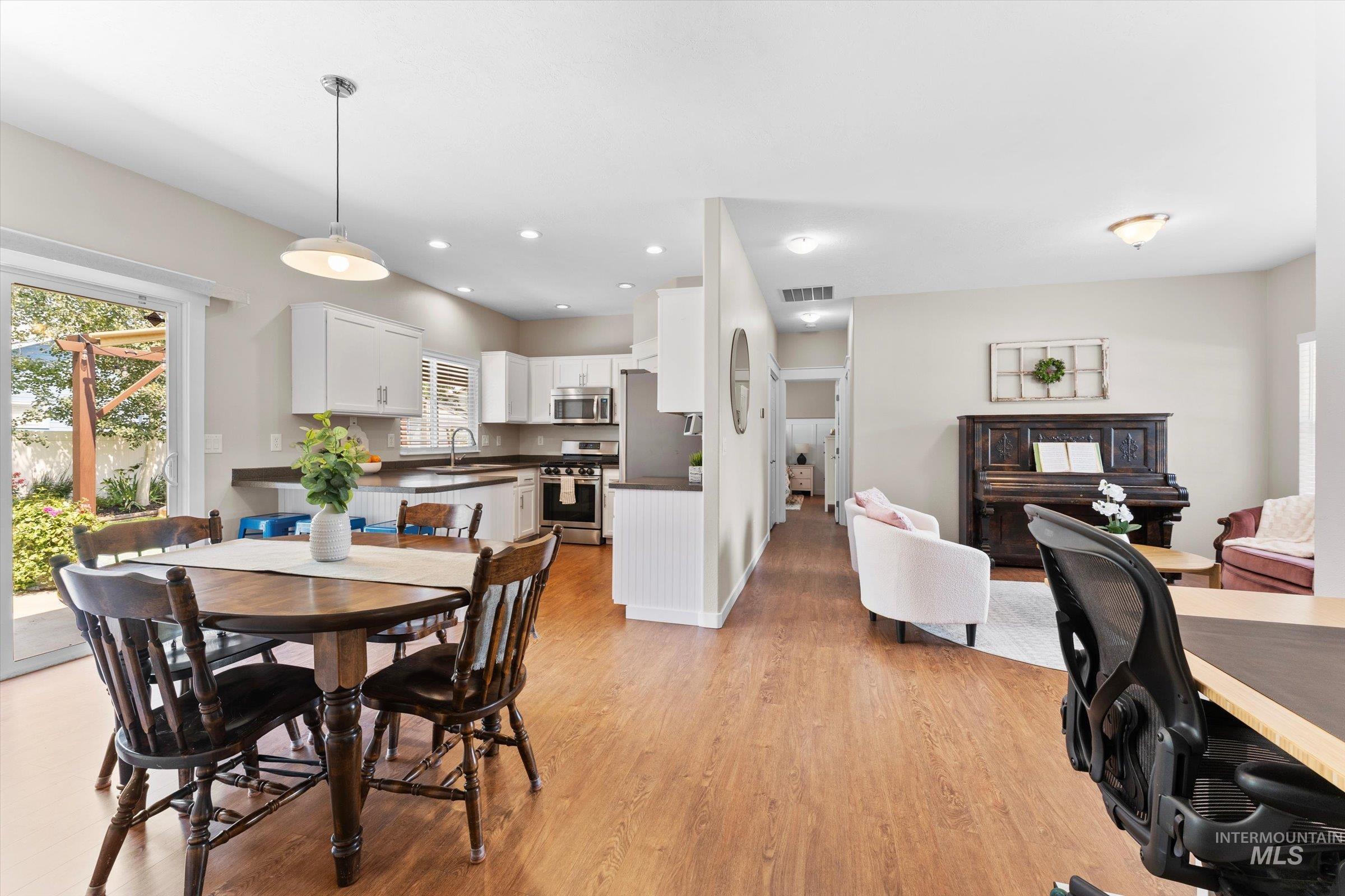 2790 W Forecast St, Meridian, Idaho 83642, 3 Bedrooms, 2 Bathrooms, Residential For Sale, Price $439,900,MLS 98996254