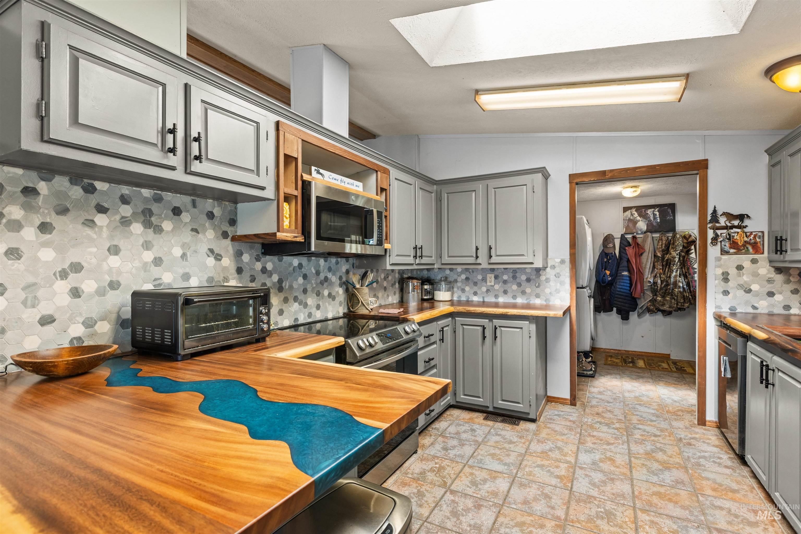 6470 Sunrise Ave, Nampa, Idaho 83686, 3 Bedrooms, 2 Bathrooms, Residential For Sale, Price $799,000, 98996257
