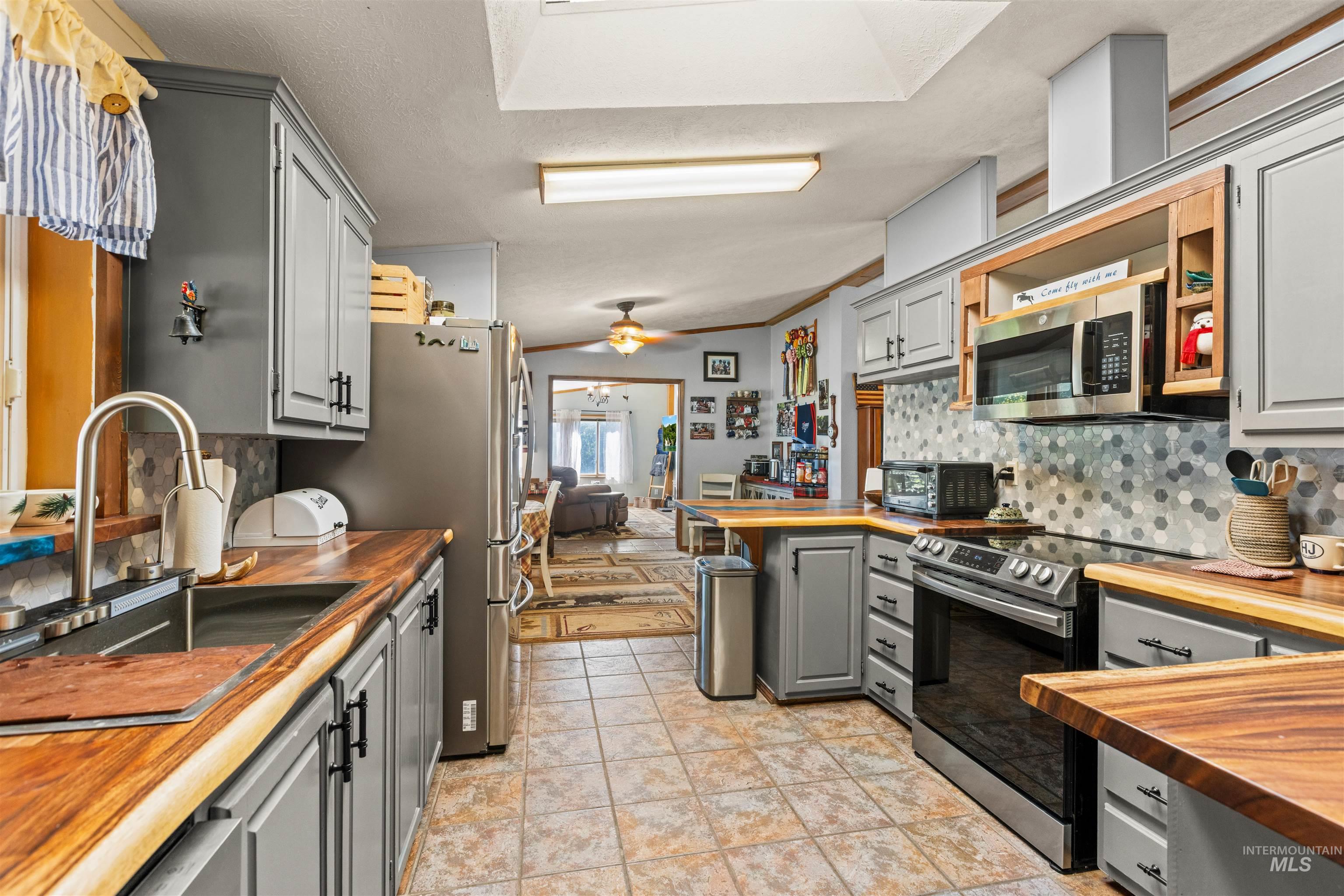 6470 Sunrise Ave, Nampa, Idaho 83686, 3 Bedrooms, 2 Bathrooms, Residential For Sale, Price $799,000, 98996257