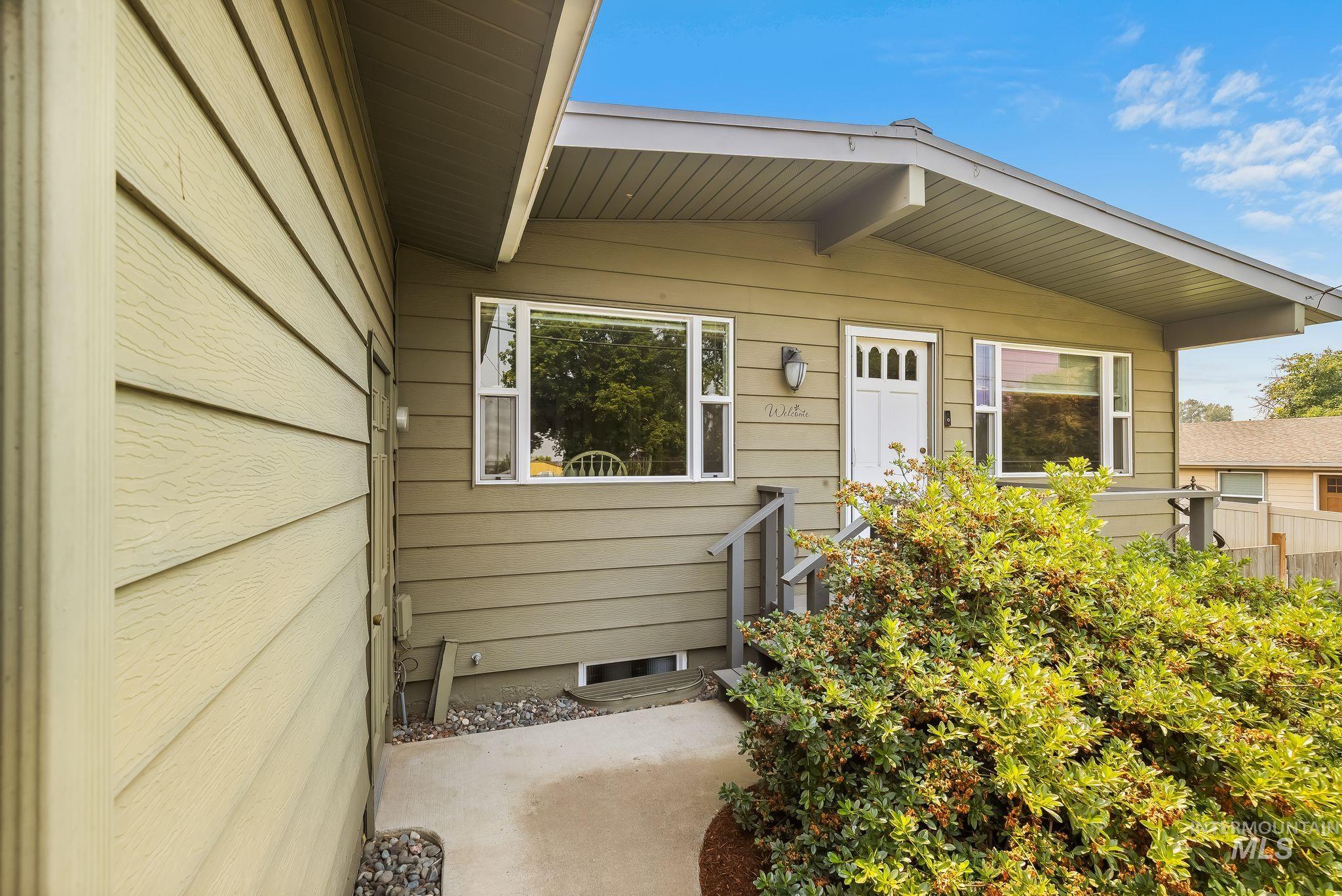 1734 Burrell Ave, Lewiston, Idaho 83501, 4 Bedrooms, 2 Bathrooms, Residential For Sale, Price $599,900, 98996261