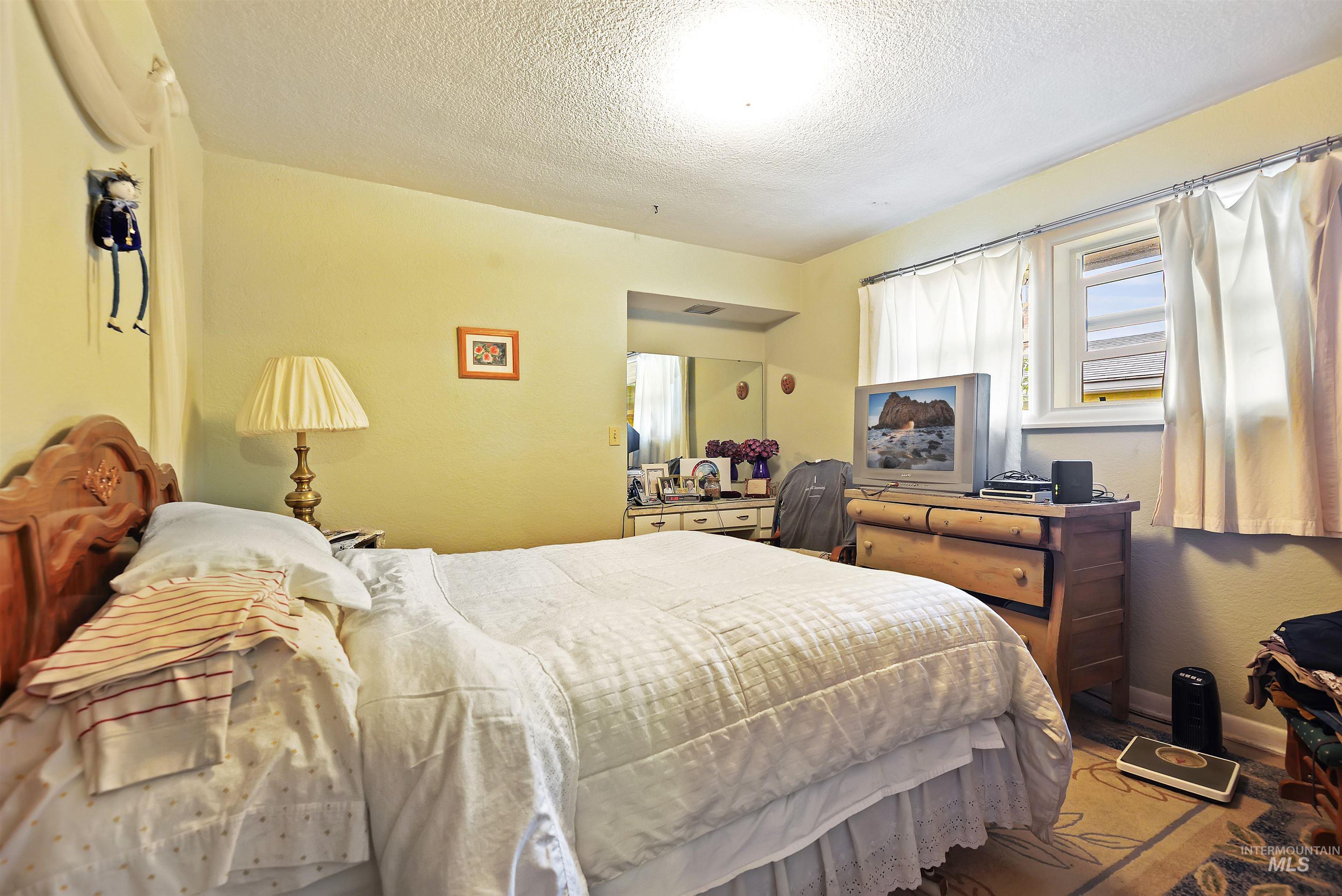 1206 S Owyhee St., Boise, Idaho 83705, 2 Bedrooms, 1 Bathroom, Residential Income For Sale, Price $725,000,MLS 98996262