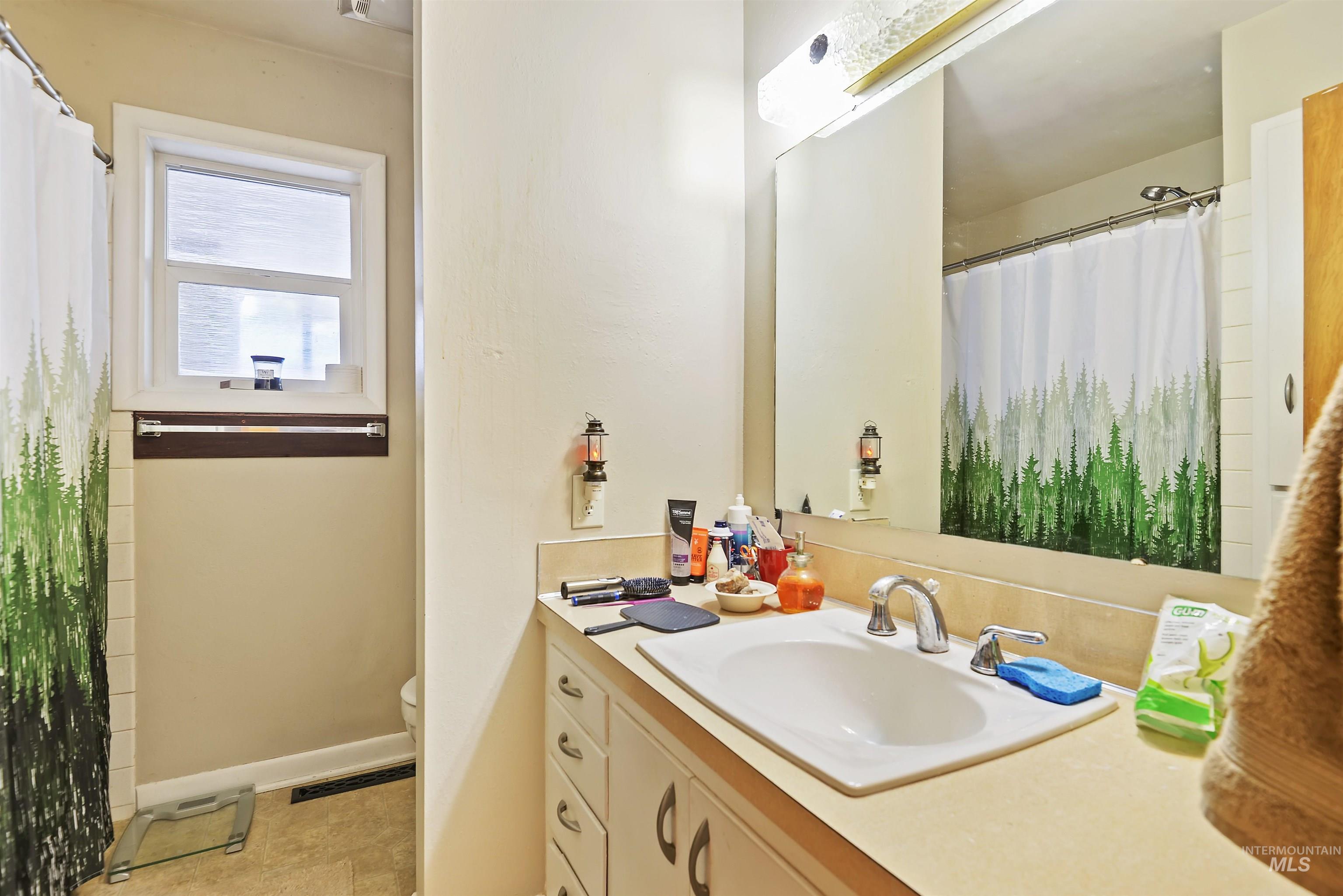 1206 S Owyhee St., Boise, Idaho 83705, 2 Bedrooms, 1 Bathroom, Residential Income For Sale, Price $725,000,MLS 98996262