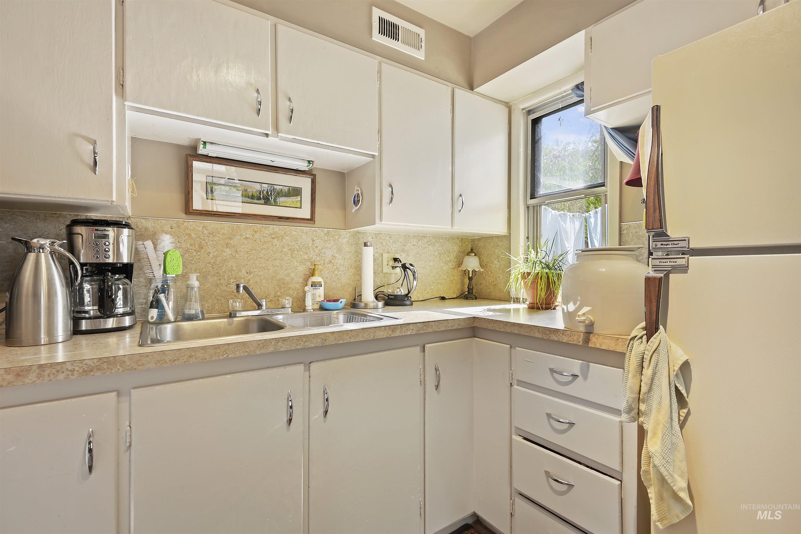 1206 S Owyhee St., Boise, Idaho 83705, 2 Bedrooms, 1 Bathroom, Residential Income For Sale, Price $725,000,MLS 98996262