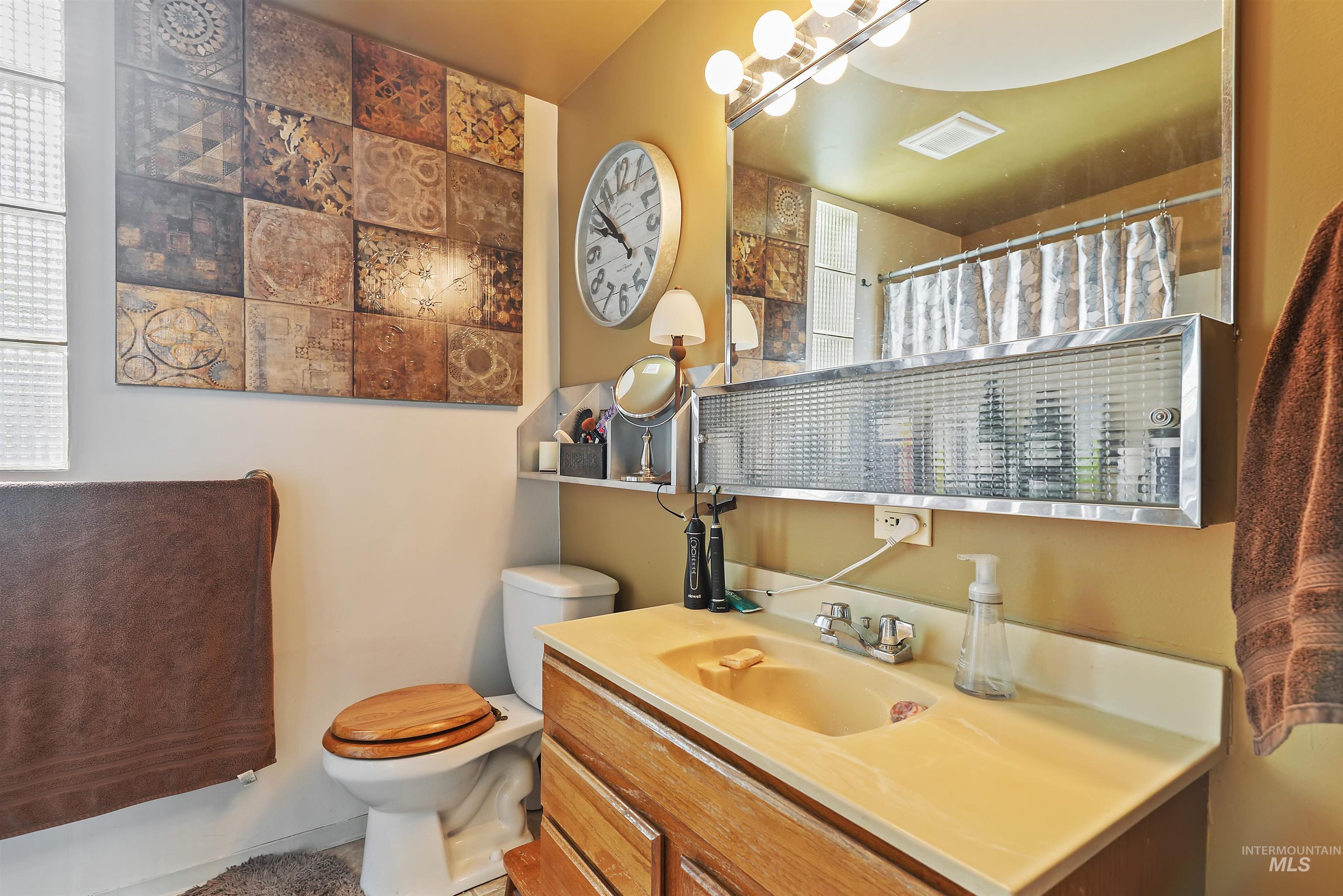 1206 S Owyhee St., Boise, Idaho 83705, 2 Bedrooms, 1 Bathroom, Residential Income For Sale, Price $725,000,MLS 98996262