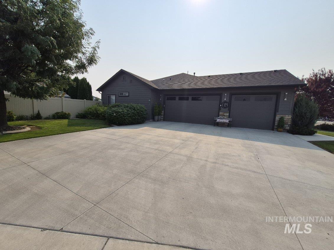 4805 Middlesboro Way, Caldwell, Idaho 83607, 3 Bedrooms, 2 Bathrooms, Residential For Sale, Price $579,999,MLS 98996266