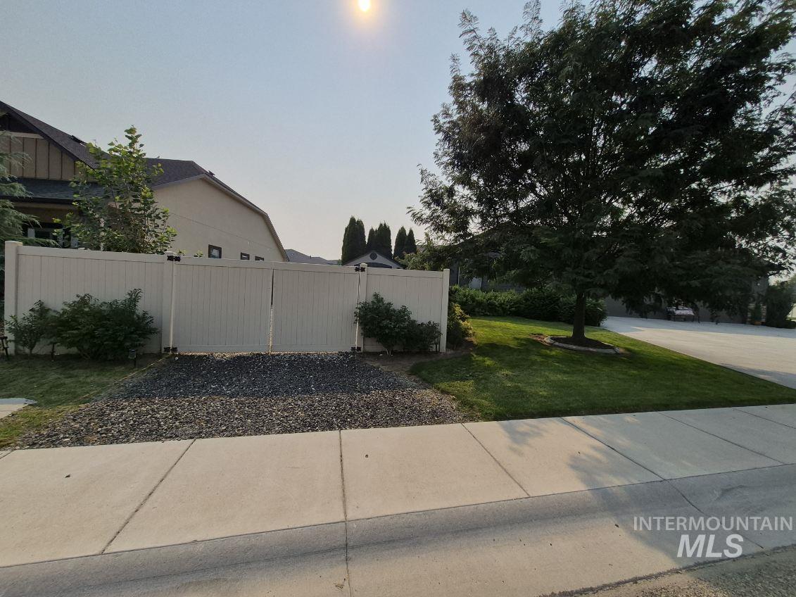 4805 Middlesboro Way, Caldwell, Idaho 83607, 3 Bedrooms, 2 Bathrooms, Residential For Sale, Price $579,999,MLS 98996266