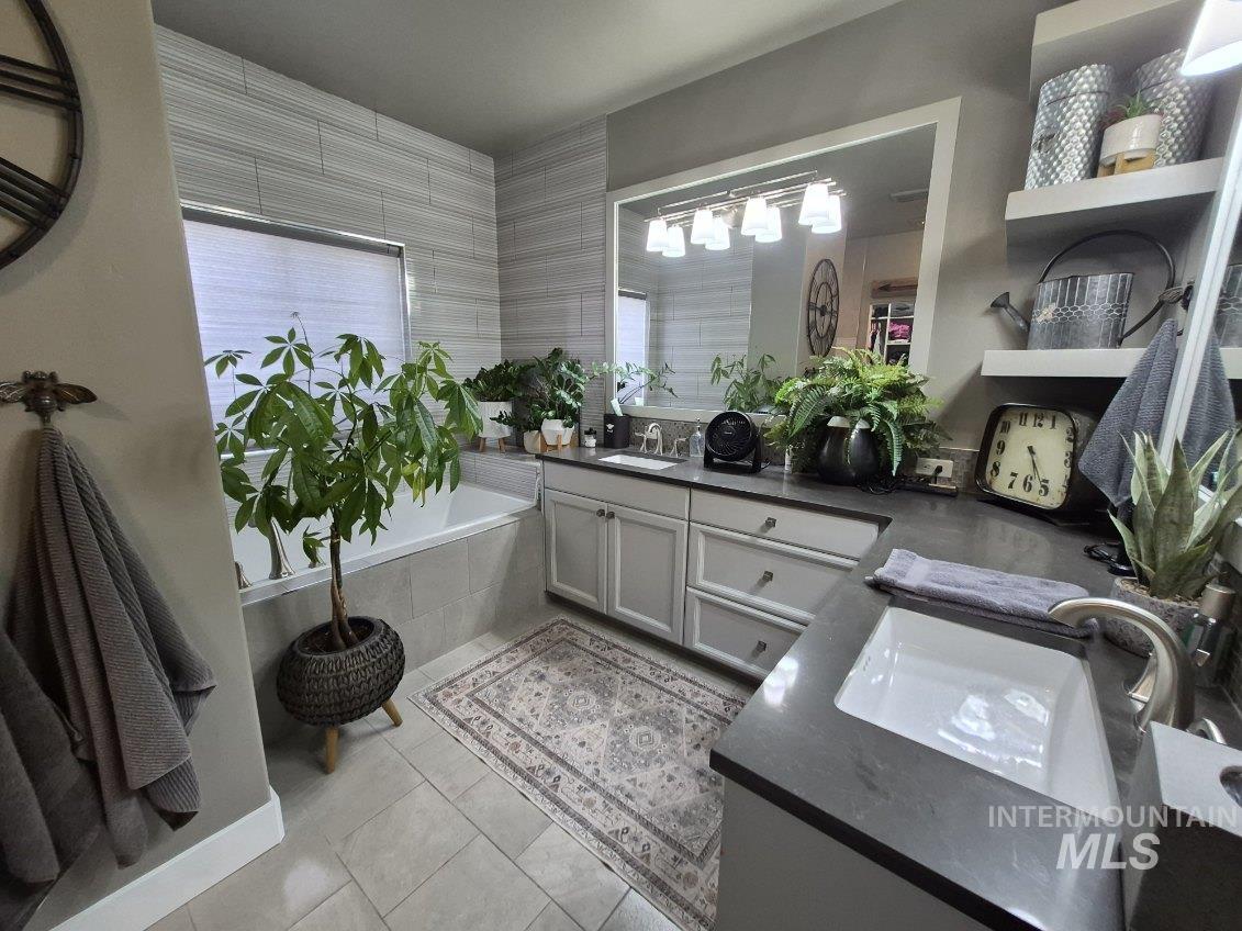4805 Middlesboro Way, Caldwell, Idaho 83607, 3 Bedrooms, 2 Bathrooms, Residential For Sale, Price $579,999,MLS 98996266