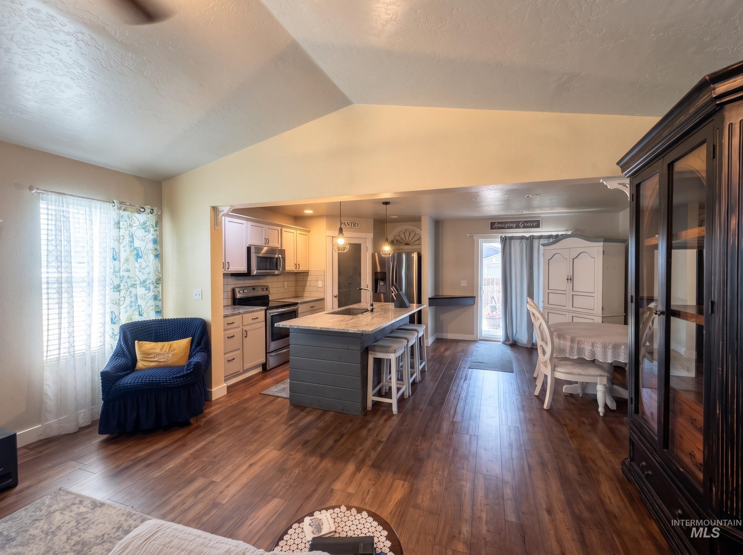 543 Forty Niner Ct, Middleton, Idaho 83644, 3 Bedrooms, 2 Bathrooms, Residential For Sale, Price $390,000, 98996277