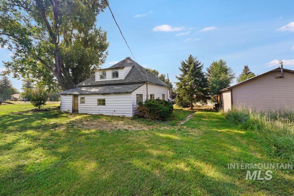 220 Kootenai Ave, Richfield, Idaho 83349, 3 Bedrooms, 1 Bathroom, Residential For Sale, Price $300,000, 98996286
