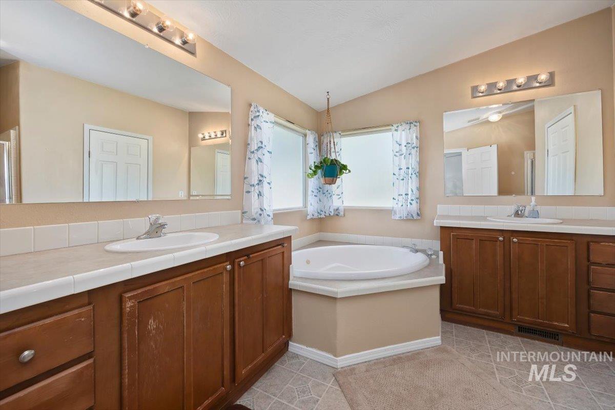 2048 E 3050 S, Wendell, Idaho 83355, 3 Bedrooms, 2 Bathrooms, Residential For Sale, Price $514,999, 98996287