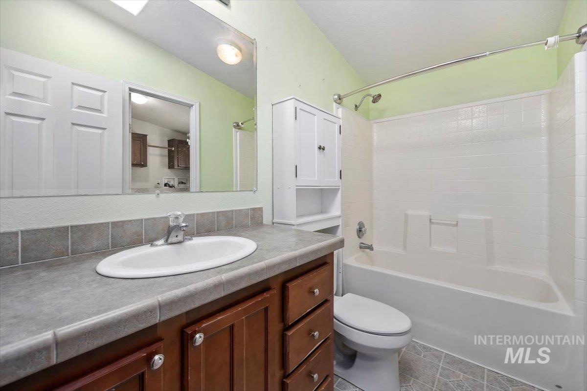 2048 E 3050 S, Wendell, Idaho 83355, 3 Bedrooms, 2 Bathrooms, Residential For Sale, Price $514,999, 98996287