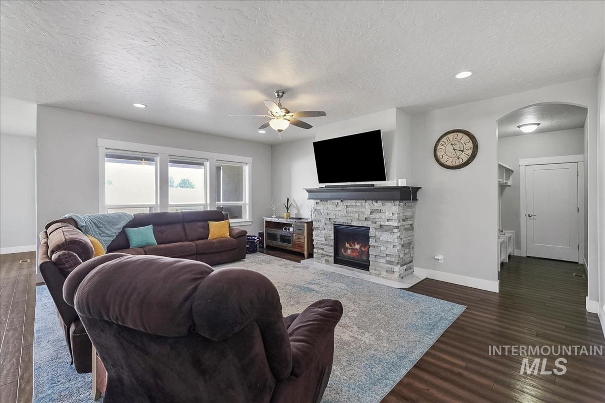 2334 N Van Dyke, Kuna, Idaho 83634, 4 Bedrooms, 2.5 Bathrooms, Residential For Sale, Price $599,900, 98996294