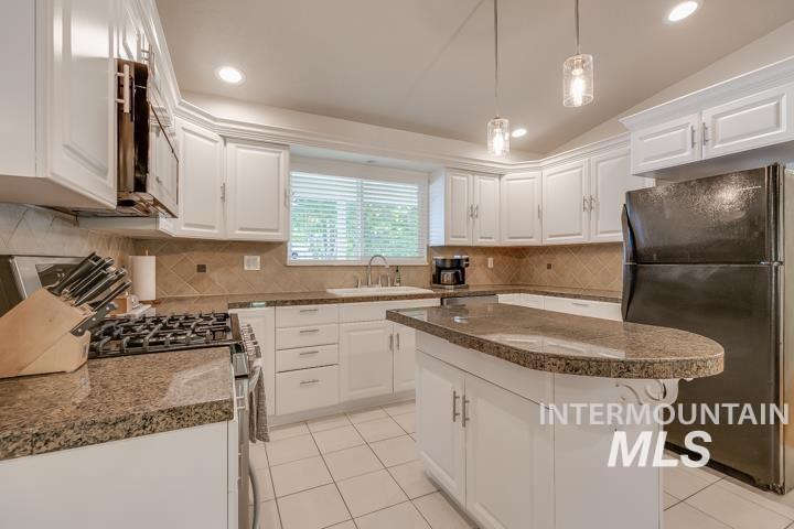 6827 W Ashland, Boise, Idaho 83709, 4 Bedrooms, 2.5 Bathrooms, Residential For Sale, Price $489,000, 98996299