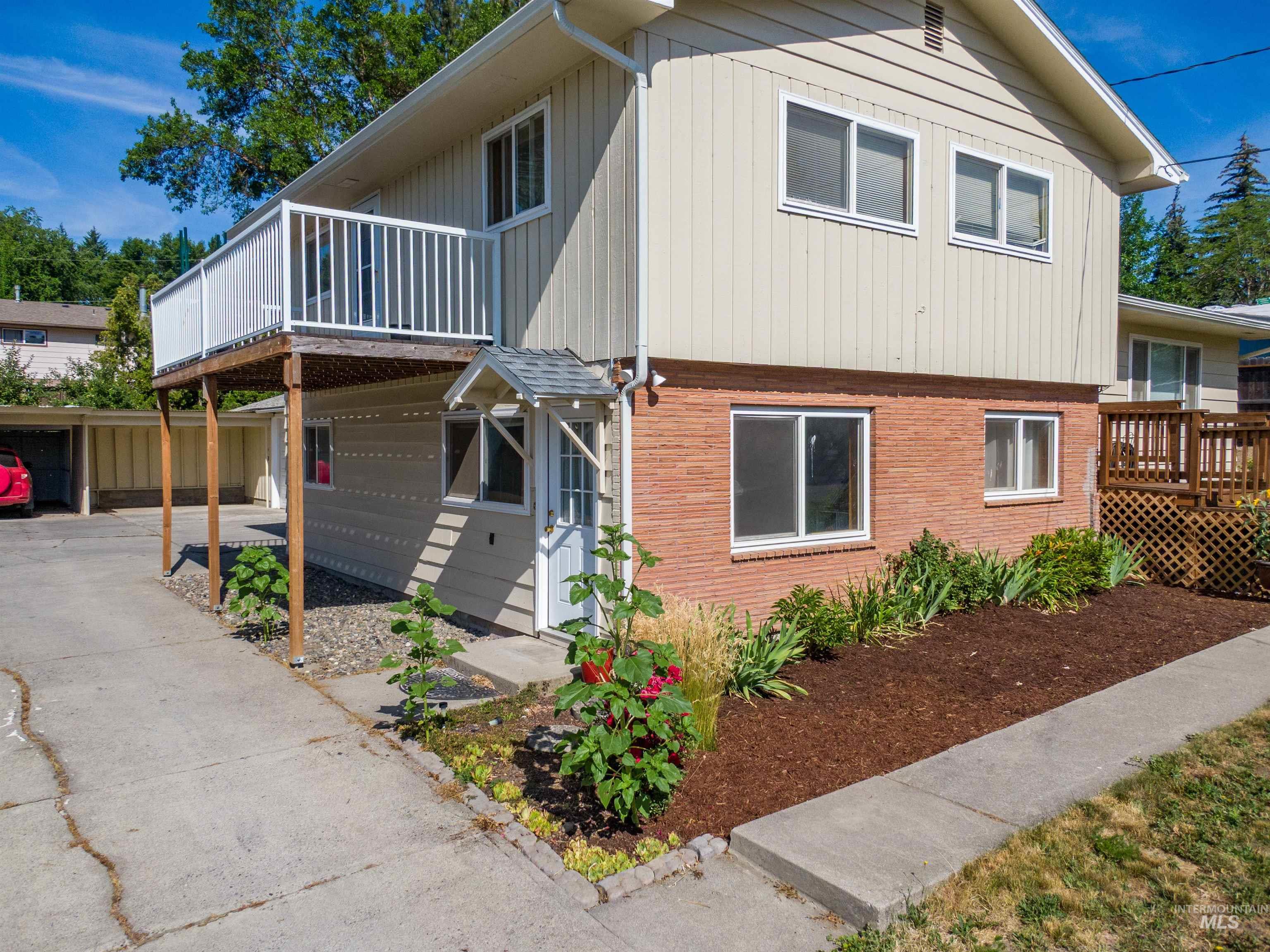 923 N Cleveland St, Moscow, Idaho 83843, 4 Bedrooms, 3 Bathrooms, Residential For Sale, Price $455,000, 98996300