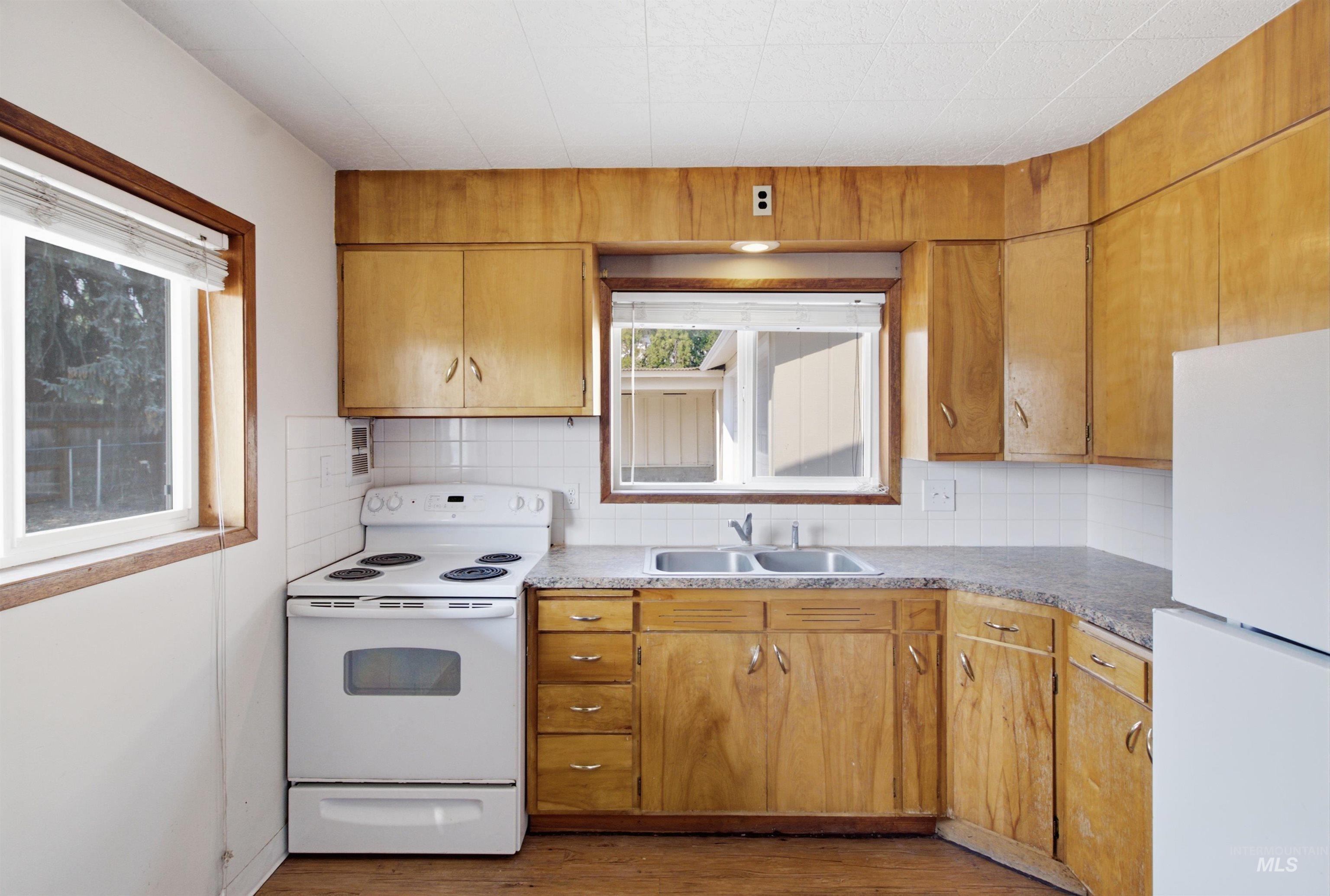 923 N Cleveland St, Moscow, Idaho 83843, 4 Bedrooms, 3 Bathrooms, Residential For Sale, Price $455,000, 98996300