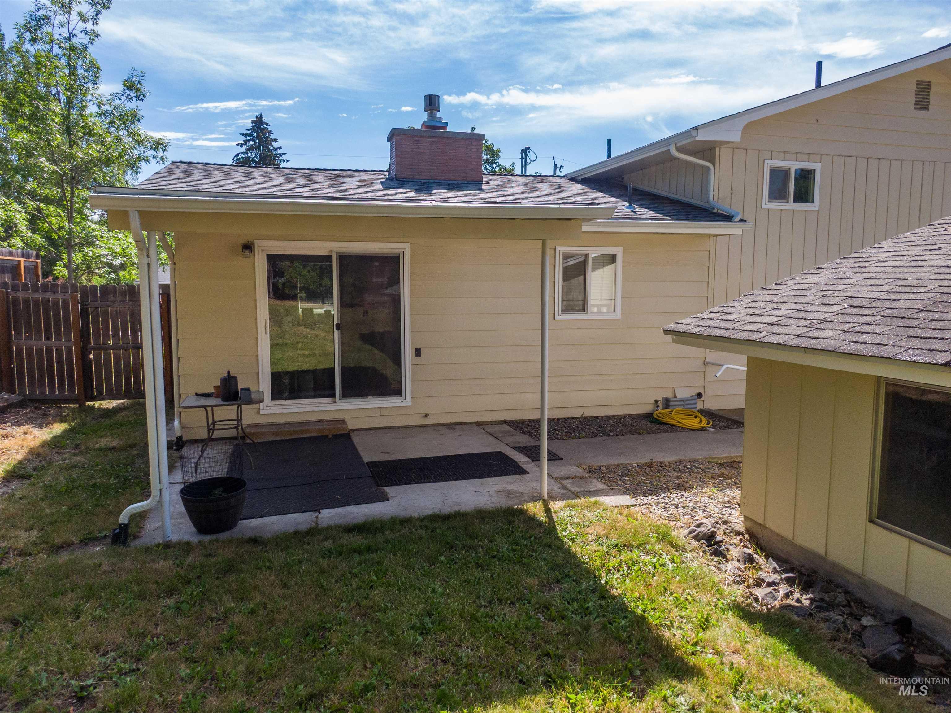 923 N Cleveland St, Moscow, Idaho 83843, 4 Bedrooms, 3 Bathrooms, Residential For Sale, Price $455,000, 98996300