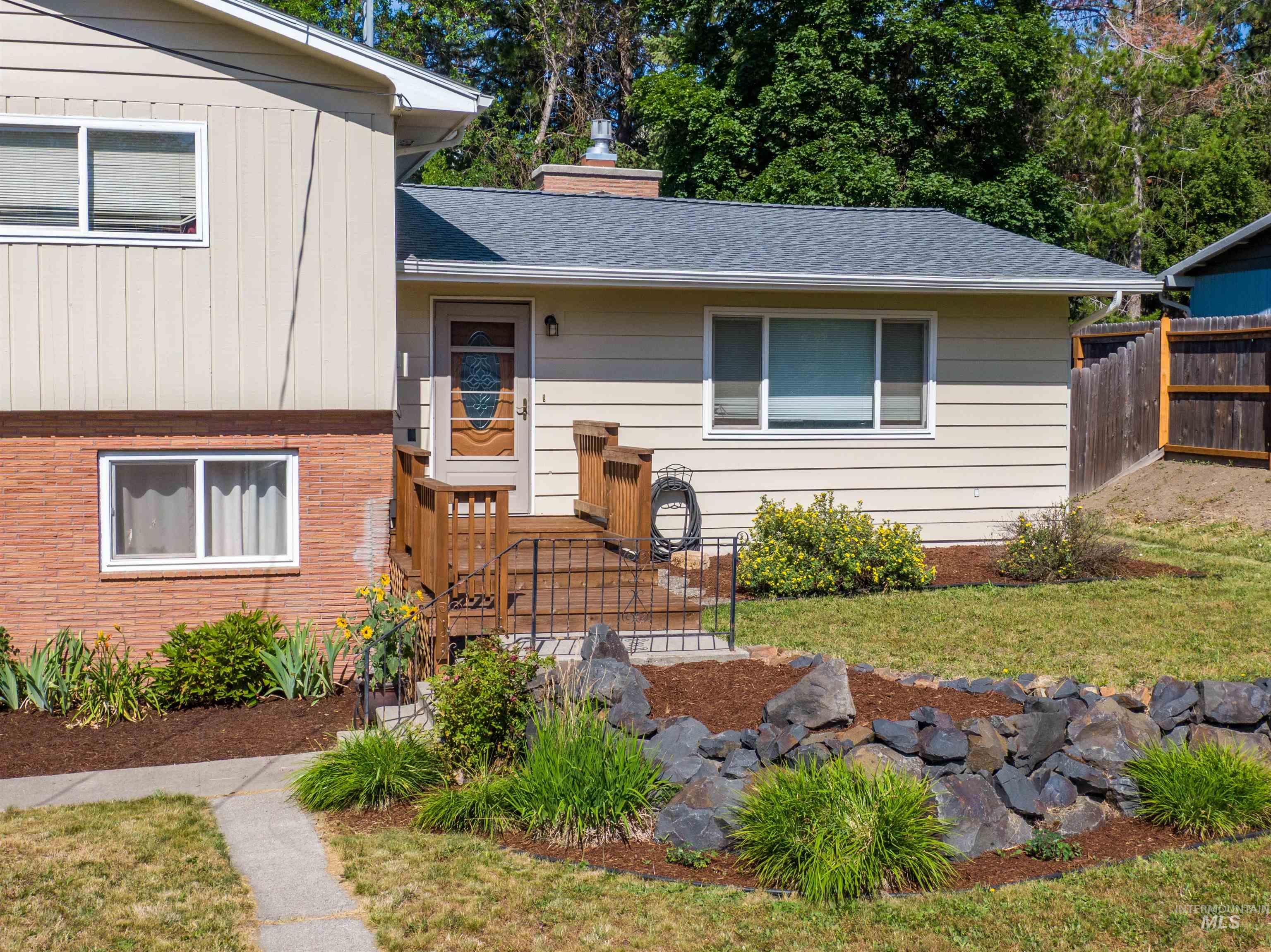 923 N Cleveland St, Moscow, Idaho 83843, 4 Bedrooms, 3 Bathrooms, Residential For Sale, Price $455,000, 98996300