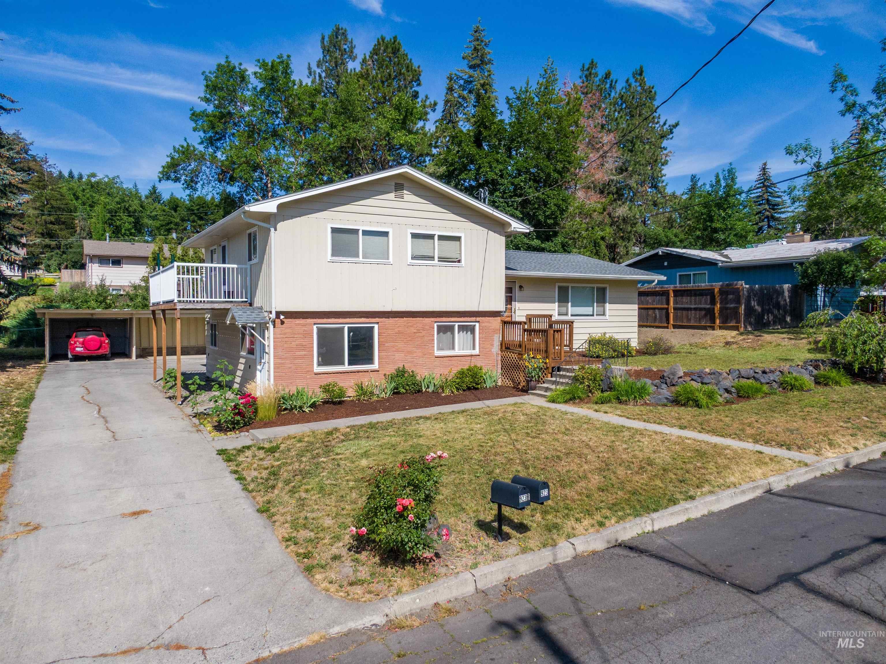 923 N Cleveland St, Moscow, Idaho 83843, 3 Bedrooms, 2 Bathrooms, Residential Income For Sale, Price $455,000, 98996301