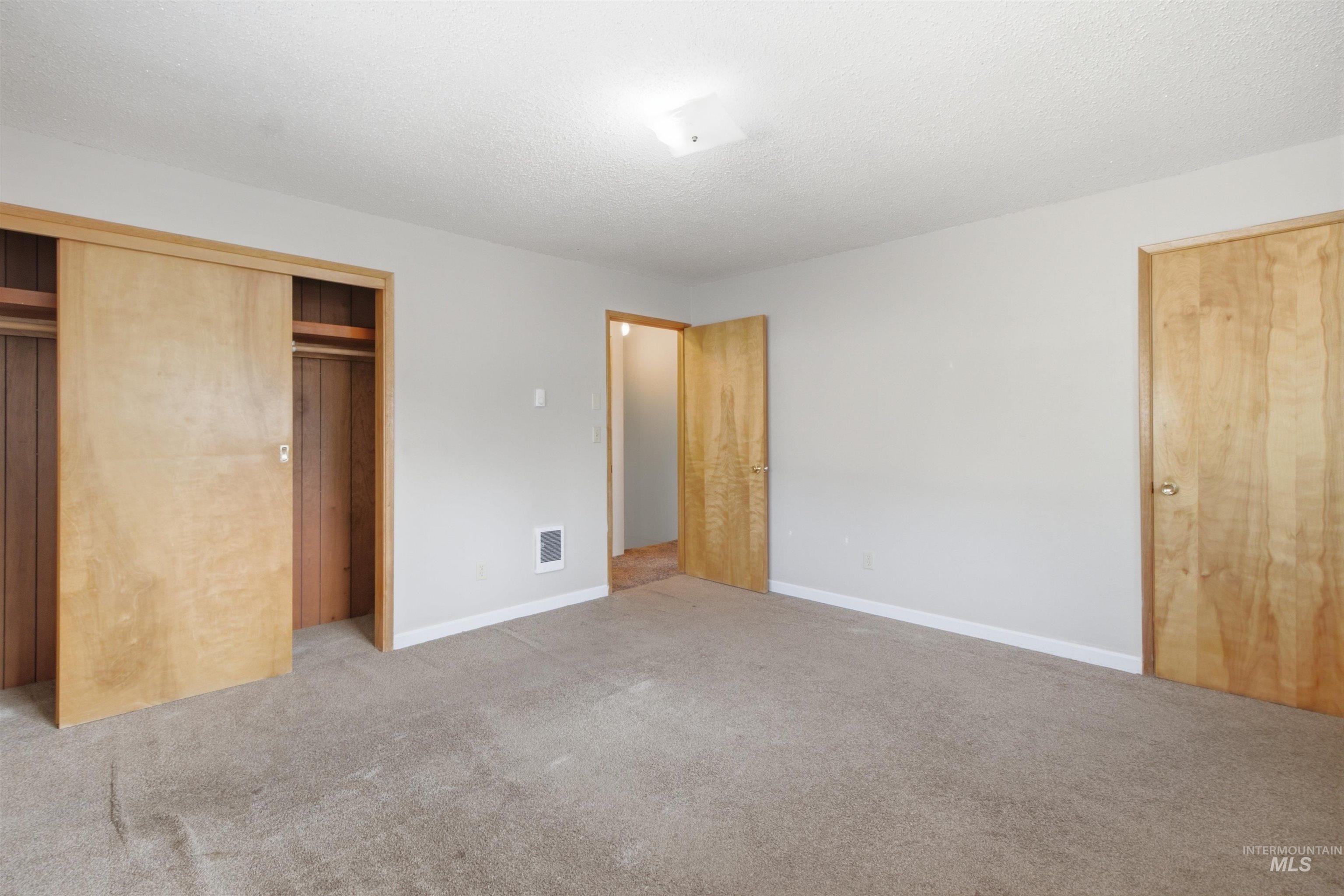 923 N Cleveland St, Moscow, Idaho 83843, 3 Bedrooms, 2 Bathrooms, Residential Income For Sale, Price $455,000, 98996301