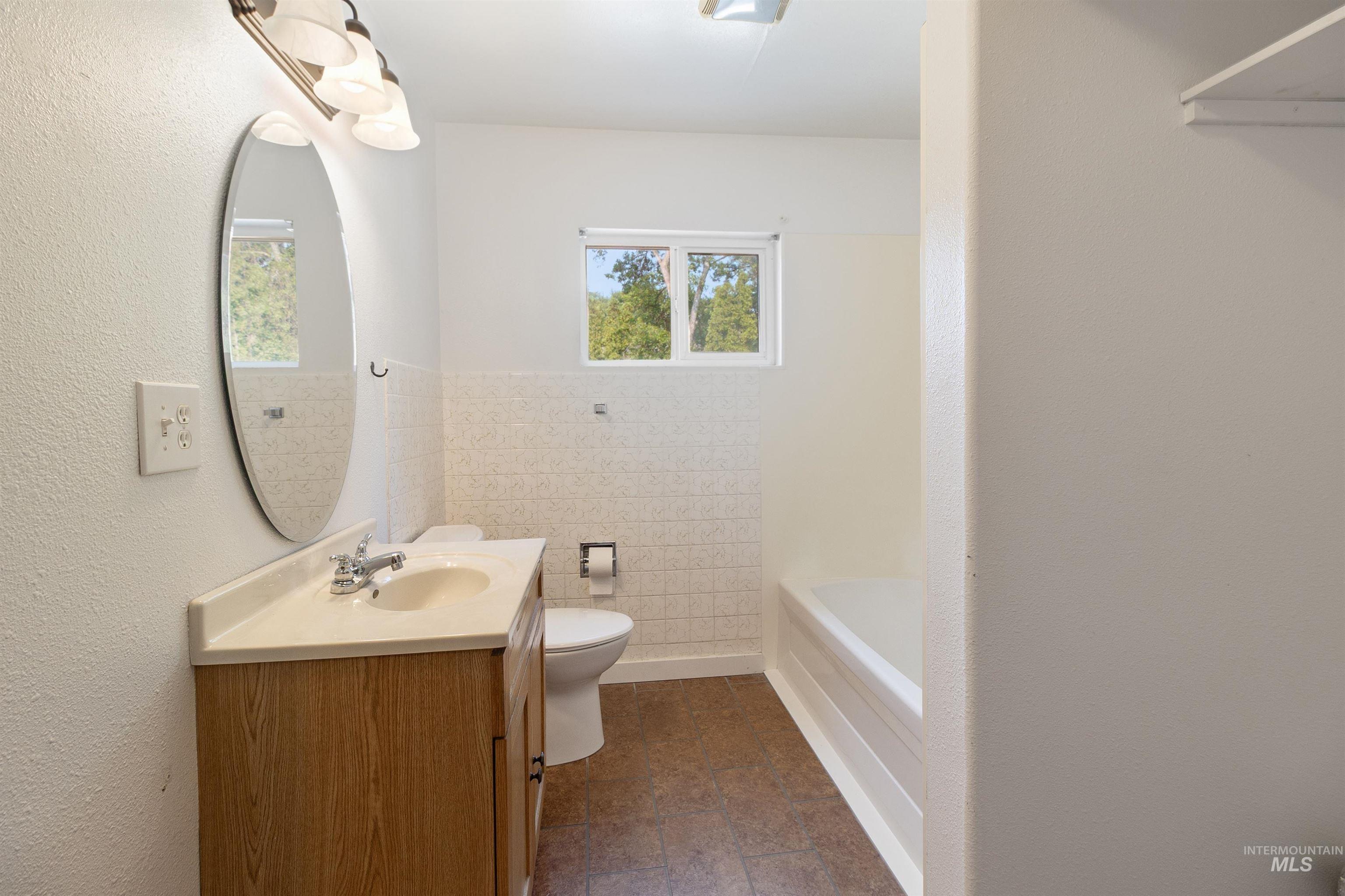 923 N Cleveland St, Moscow, Idaho 83843, 3 Bedrooms, 2 Bathrooms, Residential Income For Sale, Price $455,000, 98996301