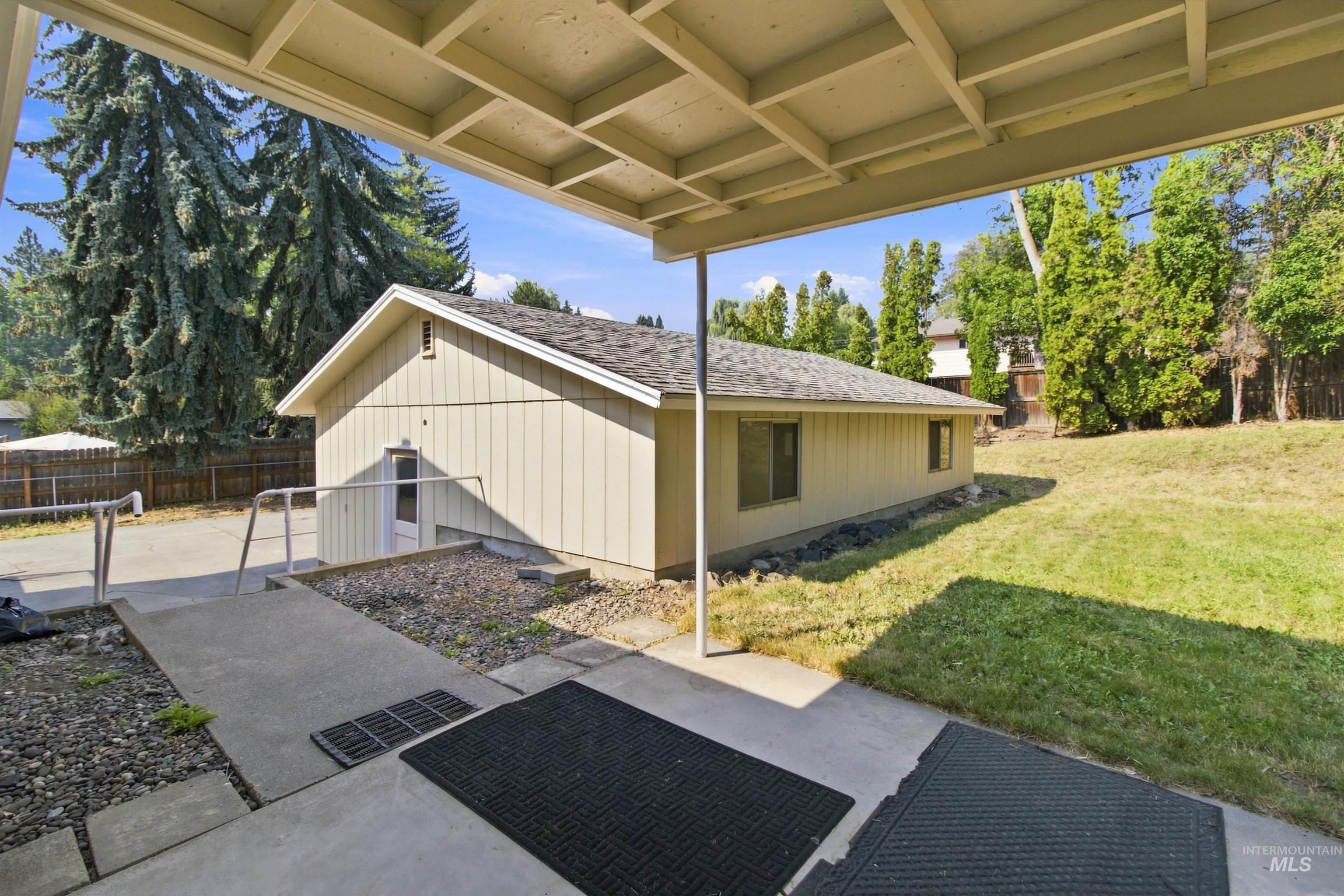 923 N Cleveland St, Moscow, Idaho 83843, 3 Bedrooms, 2 Bathrooms, Residential Income For Sale, Price $455,000, 98996301