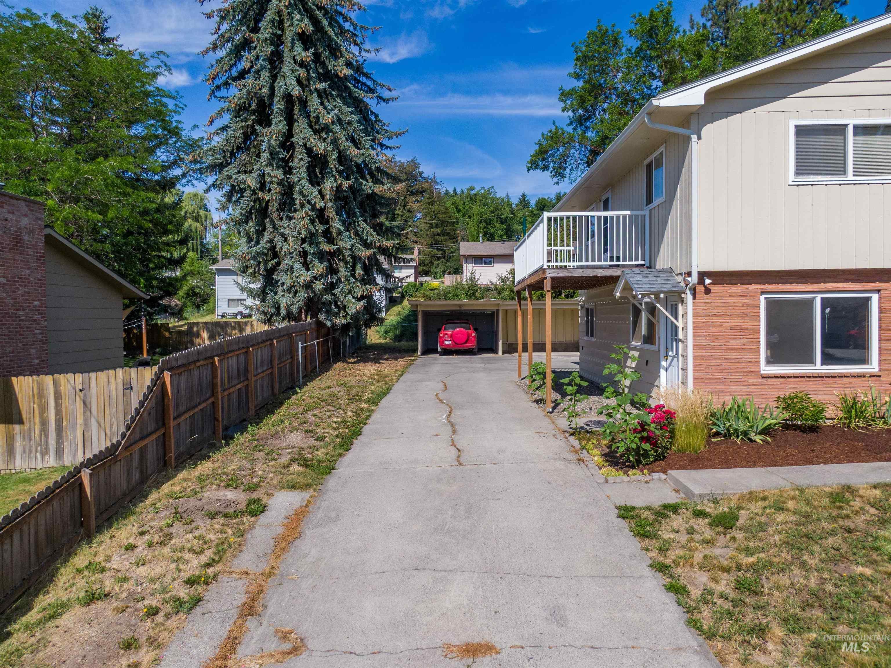 923 N Cleveland St, Moscow, Idaho 83843, 3 Bedrooms, 2 Bathrooms, Residential Income For Sale, Price $455,000, 98996301