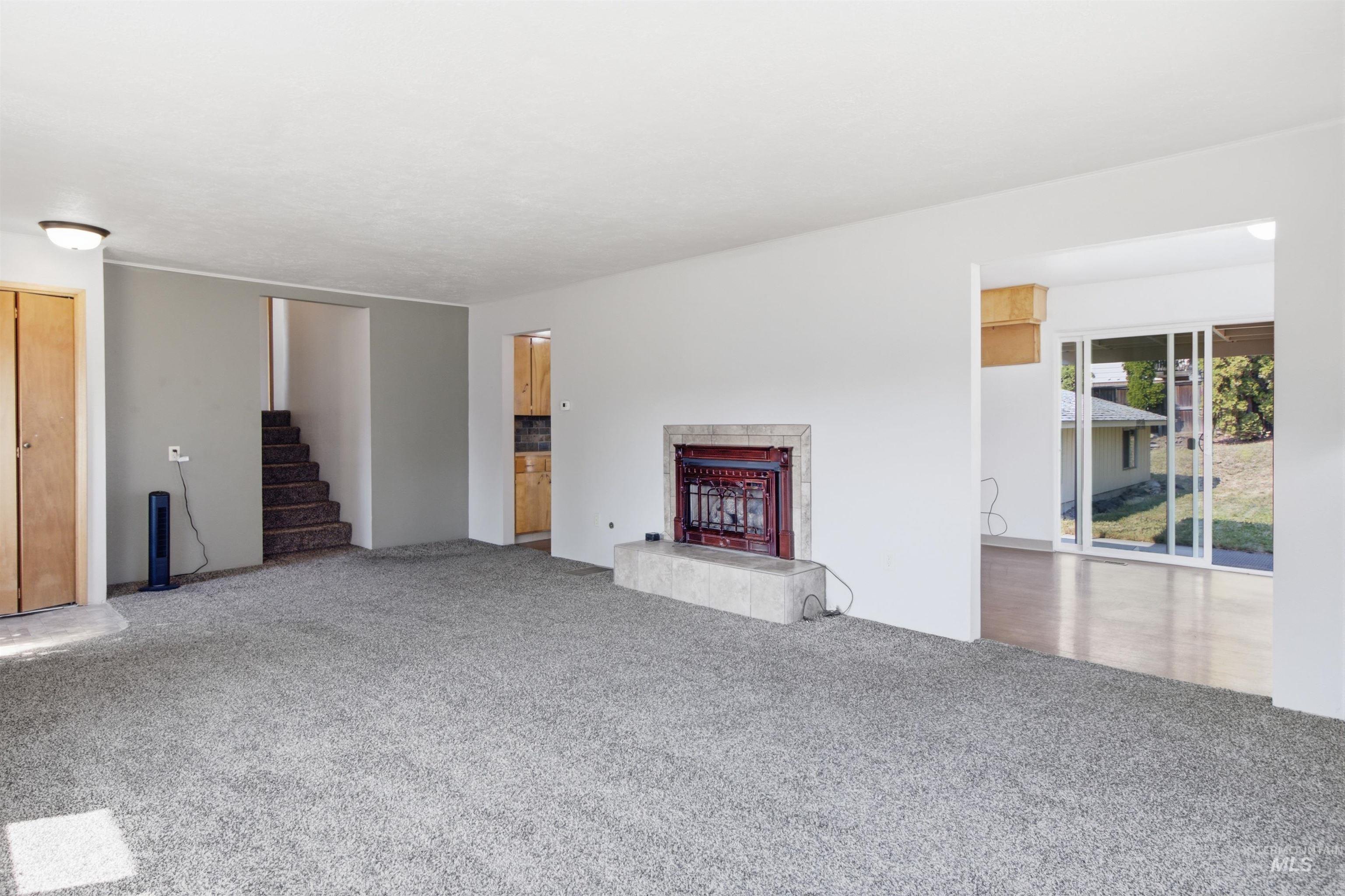 923 N Cleveland St, Moscow, Idaho 83843, 3 Bedrooms, 2 Bathrooms, Residential Income For Sale, Price $455,000, 98996301