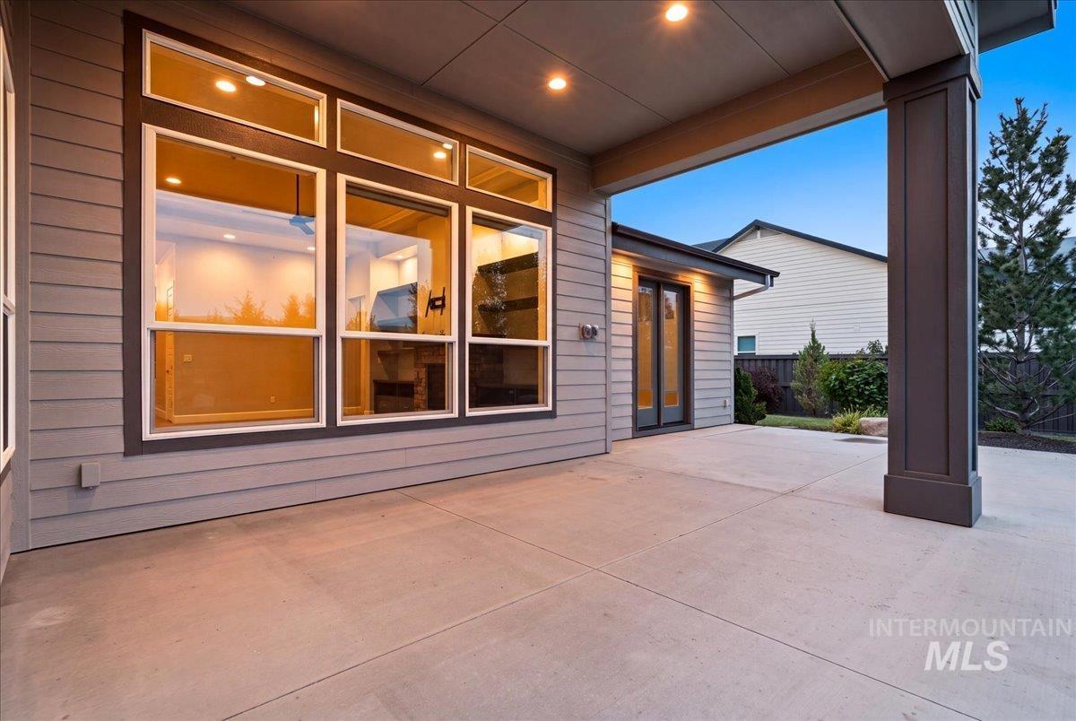 2620 N Rivington Ave, Eagle, Idaho 83616, 4 Bedrooms, 2.5 Bathrooms, Residential For Sale, Price $950,000, 98996302
