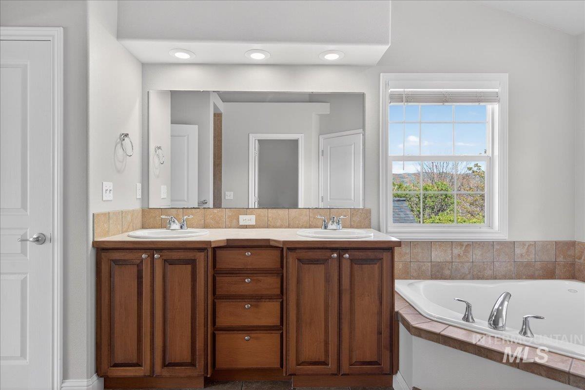 12935 N Schicks Ridge Rd, Boise, Idaho 83714, 4 Bedrooms, 2.5 Bathrooms, Residential For Sale, Price $860,000, 98996304